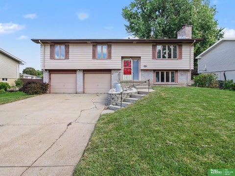 Photo of 11736 Grand Avenue, Omaha, NE 68164 (MLS # 22626449)