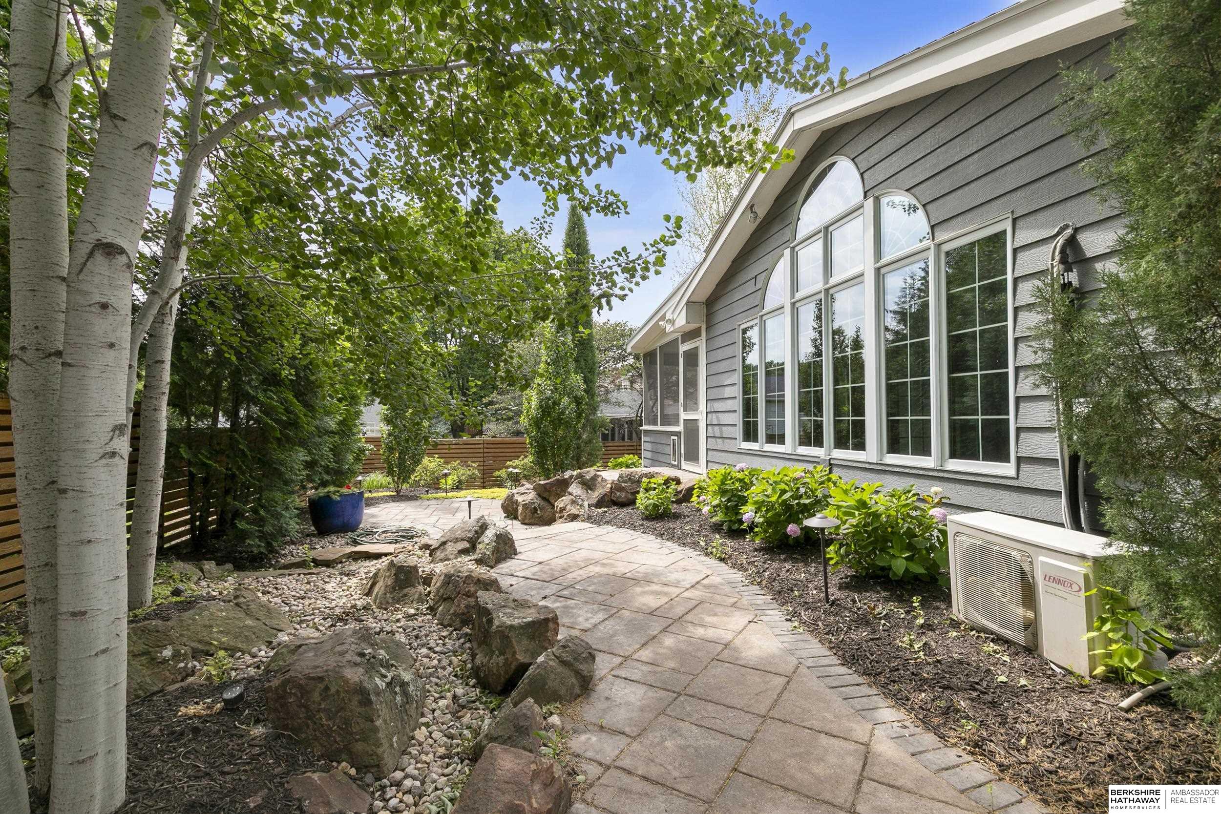 Lincoln, Nebraska 68510, United States, 4 Bedrooms Bedrooms, ,3 BathroomsBathrooms,Residential,Active,160081