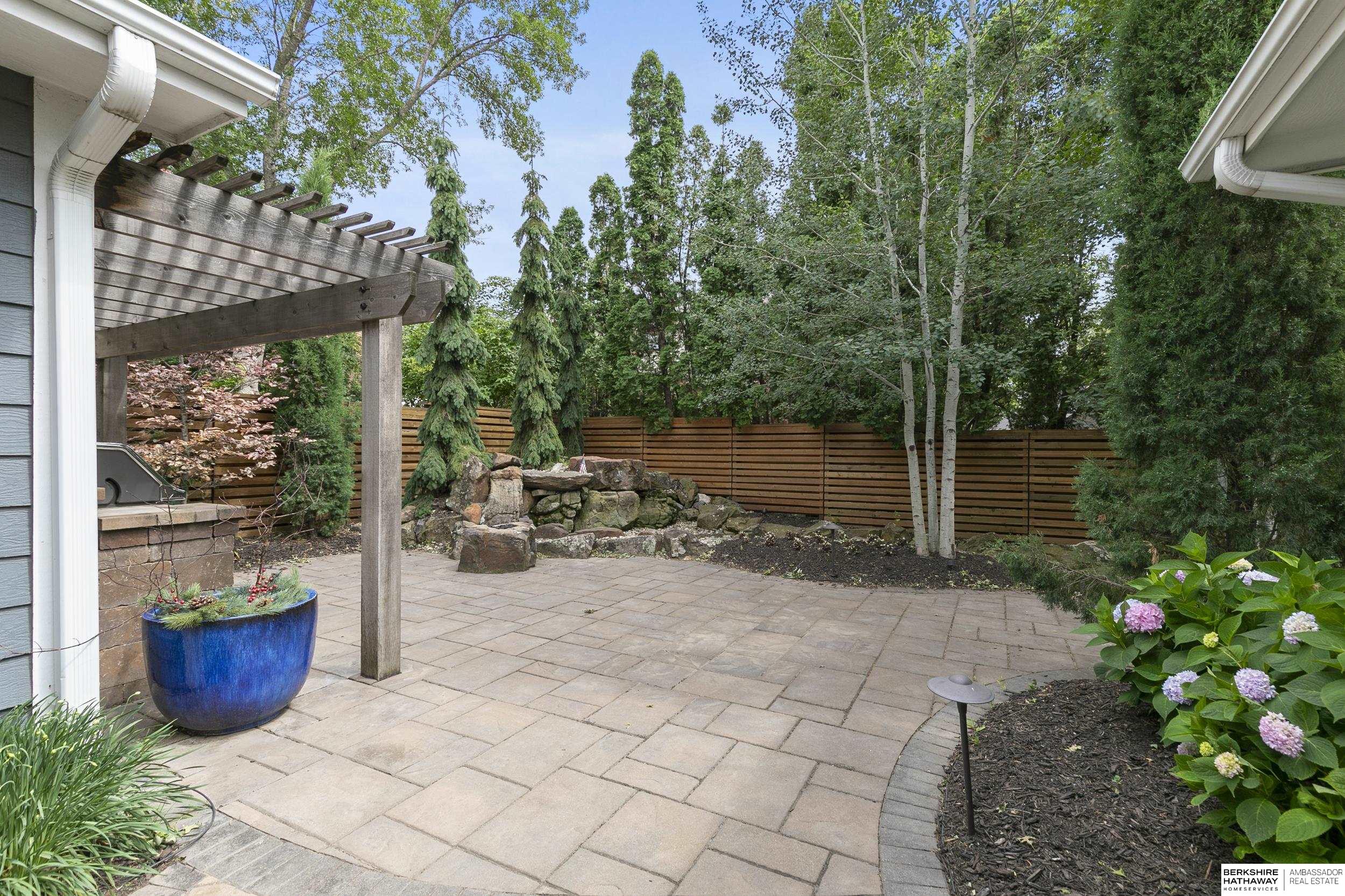 Lincoln, Nebraska 68510, United States, 4 Bedrooms Bedrooms, ,3 BathroomsBathrooms,Residential,Active,160081