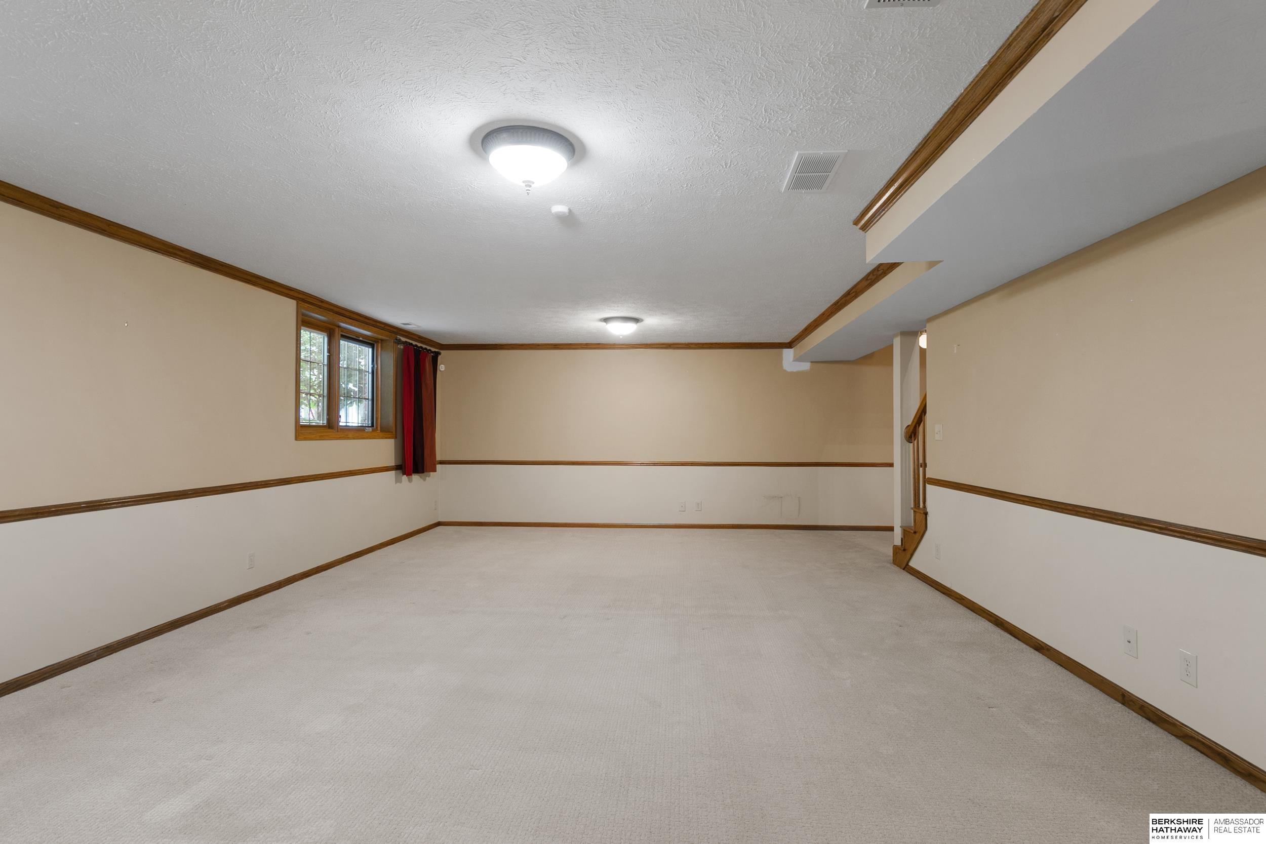 Lincoln, Nebraska 68510, United States, 4 Bedrooms Bedrooms, ,3 BathroomsBathrooms,Residential,Active,160081