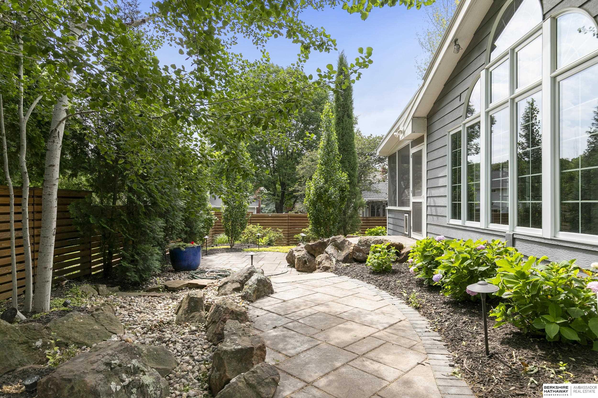 Lincoln, Nebraska 68510, United States, 4 Bedrooms Bedrooms, ,3 BathroomsBathrooms,Residential,Active,160081