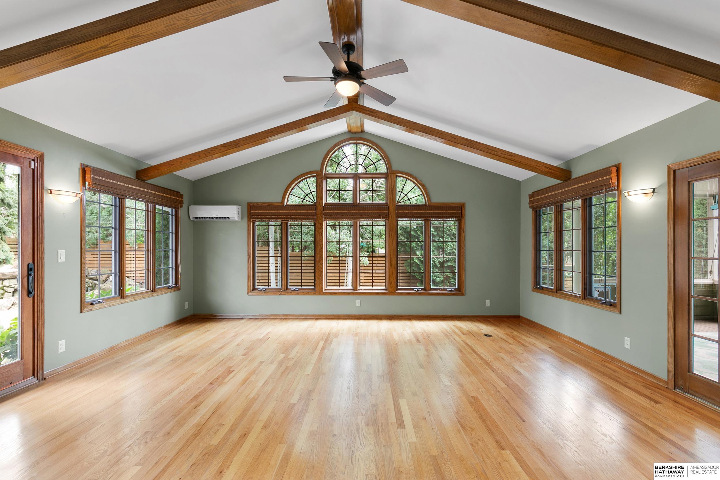 Lincoln, Nebraska 68510, United States, 4 Bedrooms Bedrooms, ,3 BathroomsBathrooms,Residential,Active,160081