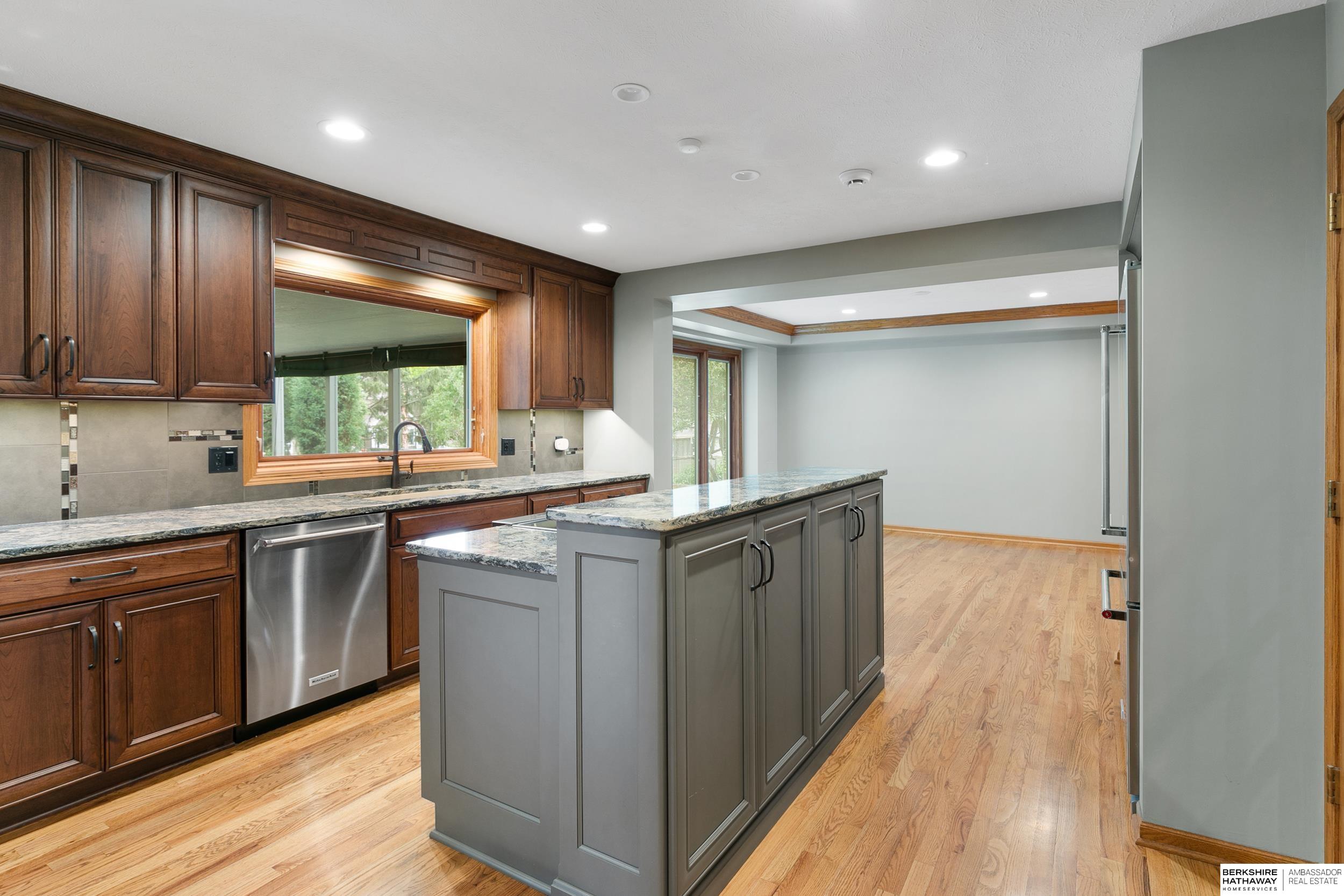 Lincoln, Nebraska 68510, United States, 4 Bedrooms Bedrooms, ,3 BathroomsBathrooms,Residential,Active,160081