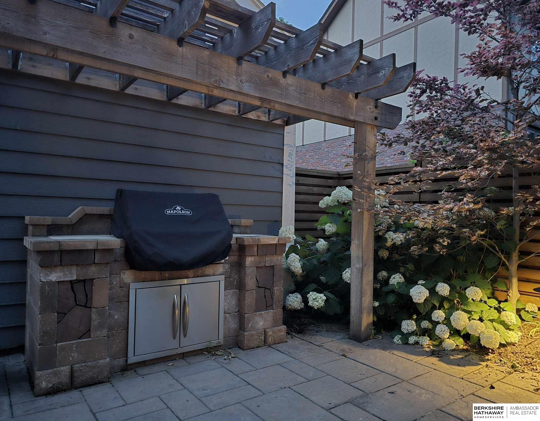 Lincoln, Nebraska 68510, United States, 4 Bedrooms Bedrooms, ,3 BathroomsBathrooms,Residential,Active,160081