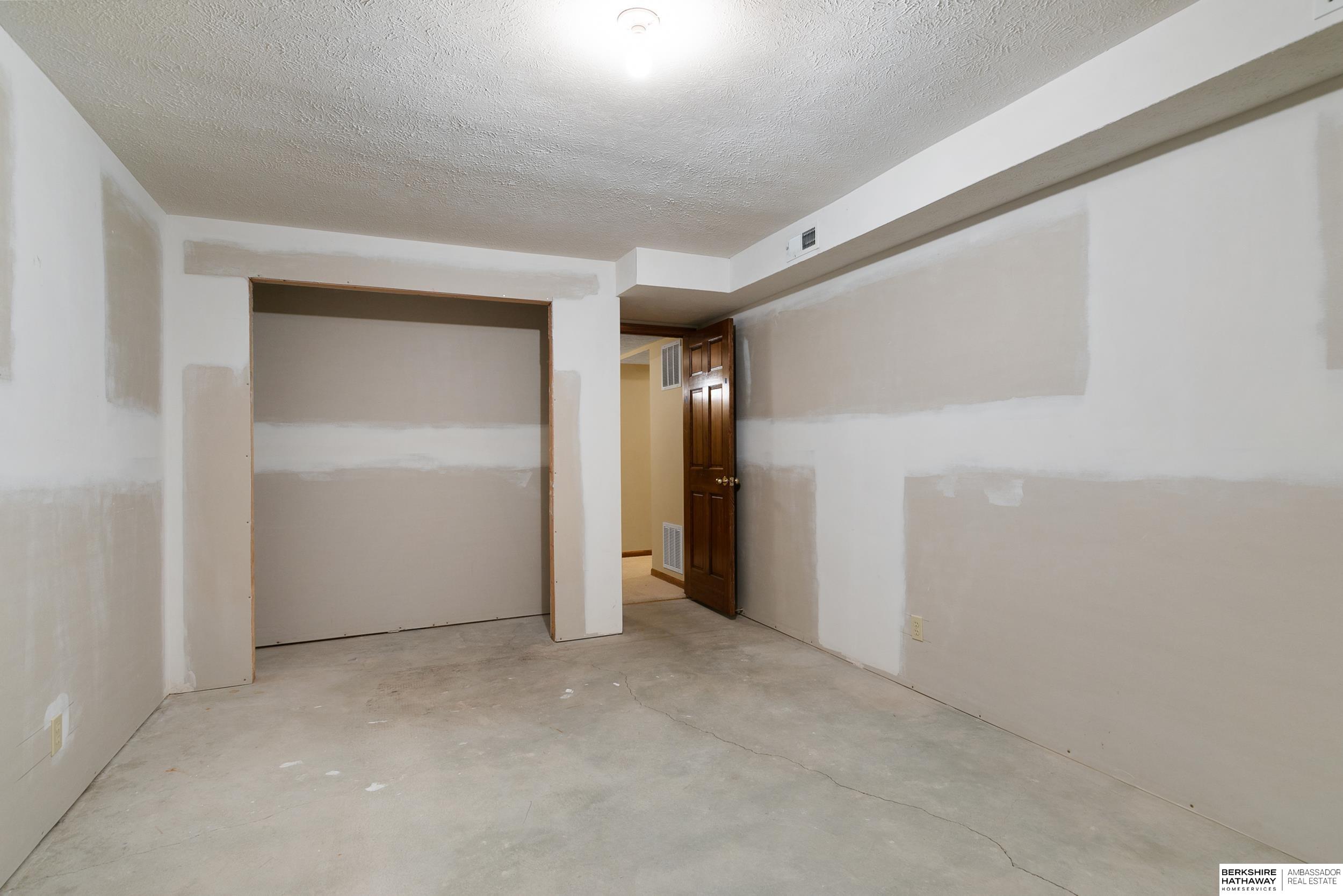 Lincoln, Nebraska 68510, United States, 4 Bedrooms Bedrooms, ,3 BathroomsBathrooms,Residential,Active,160081