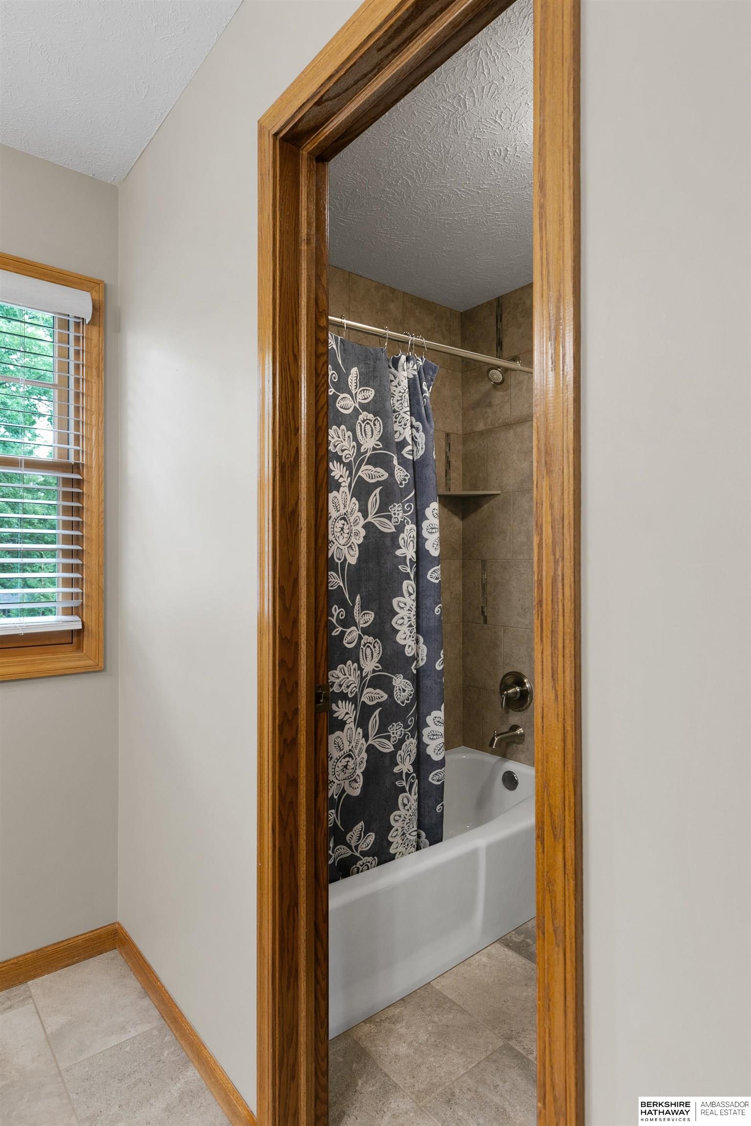 Lincoln, Nebraska 68510, United States, 4 Bedrooms Bedrooms, ,3 BathroomsBathrooms,Residential,Active,160081