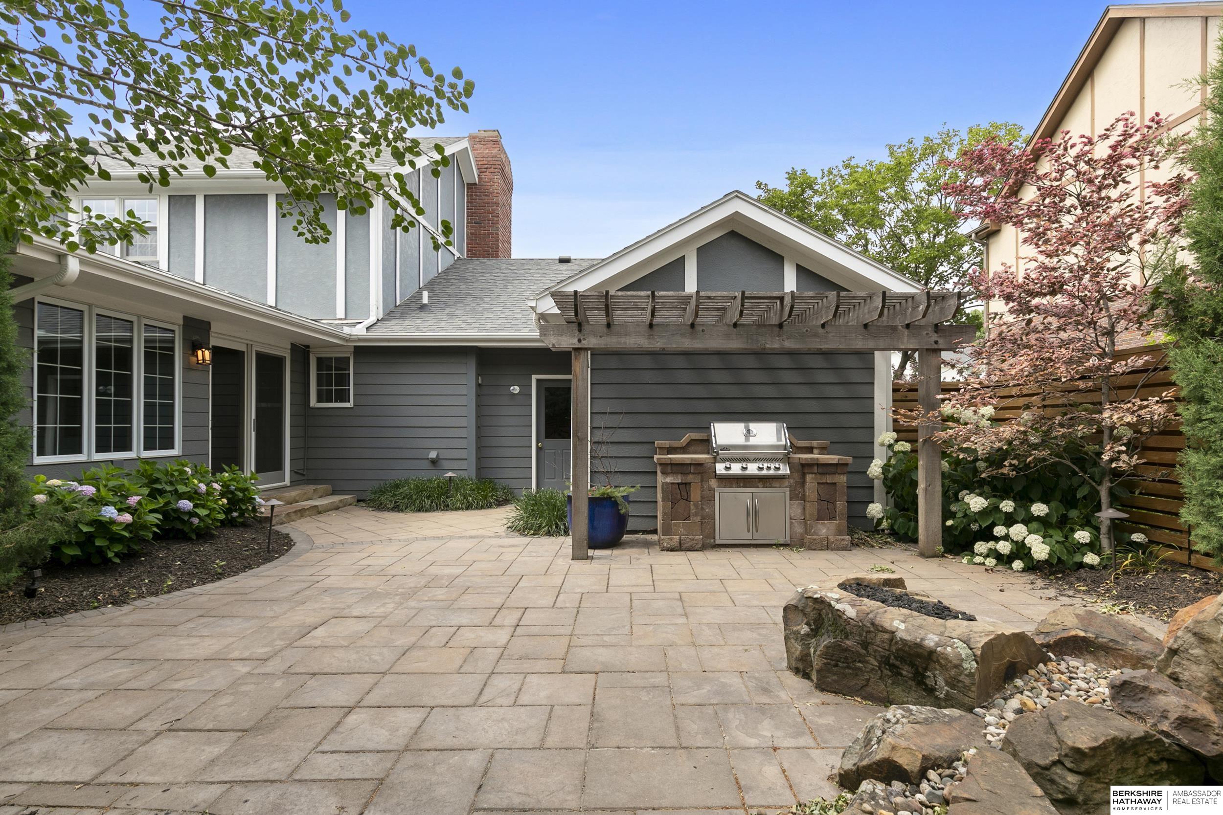 Lincoln, Nebraska 68510, United States, 4 Bedrooms Bedrooms, ,3 BathroomsBathrooms,Residential,Active,160081