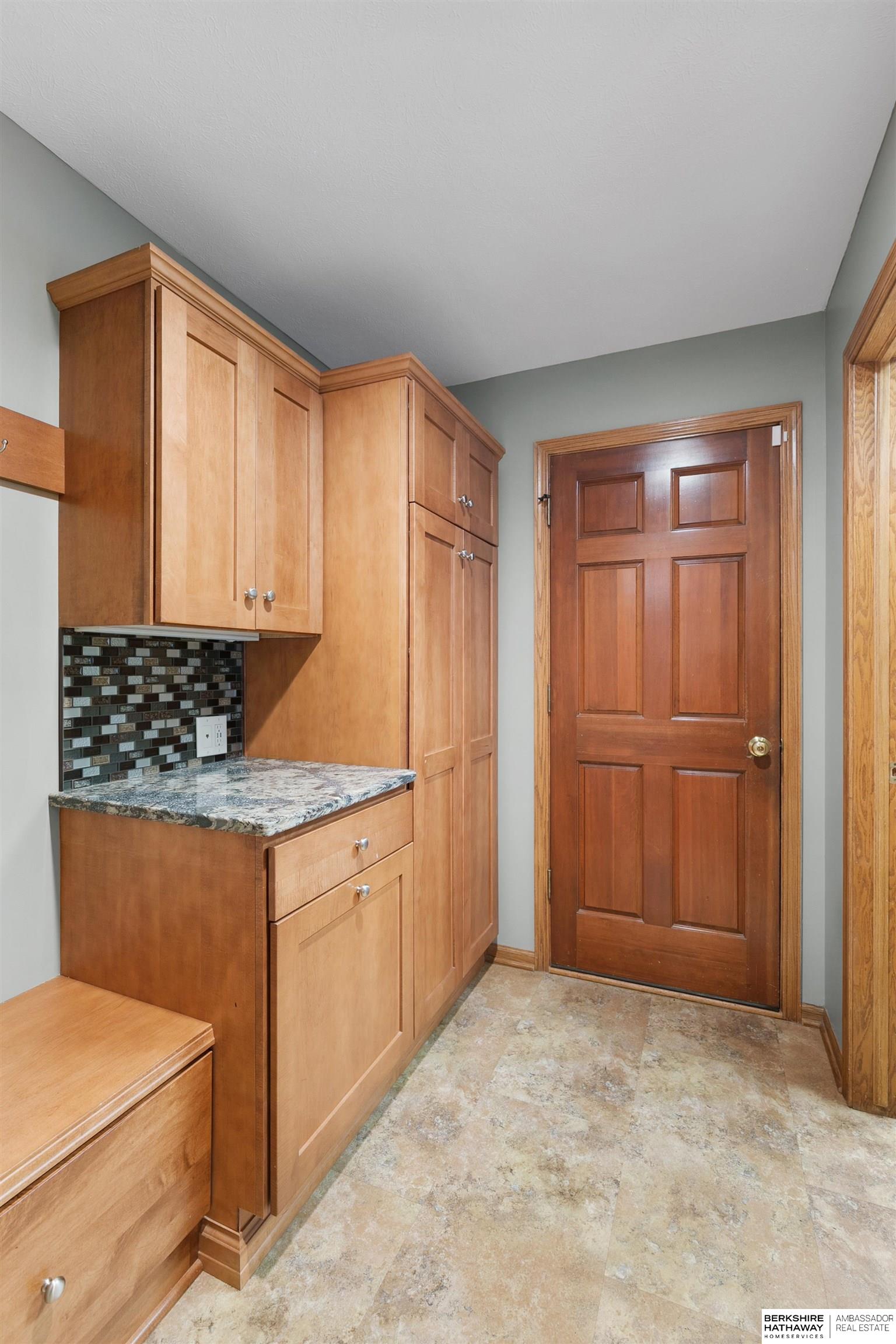 Lincoln, Nebraska 68510, United States, 4 Bedrooms Bedrooms, ,3 BathroomsBathrooms,Residential,Active,160081