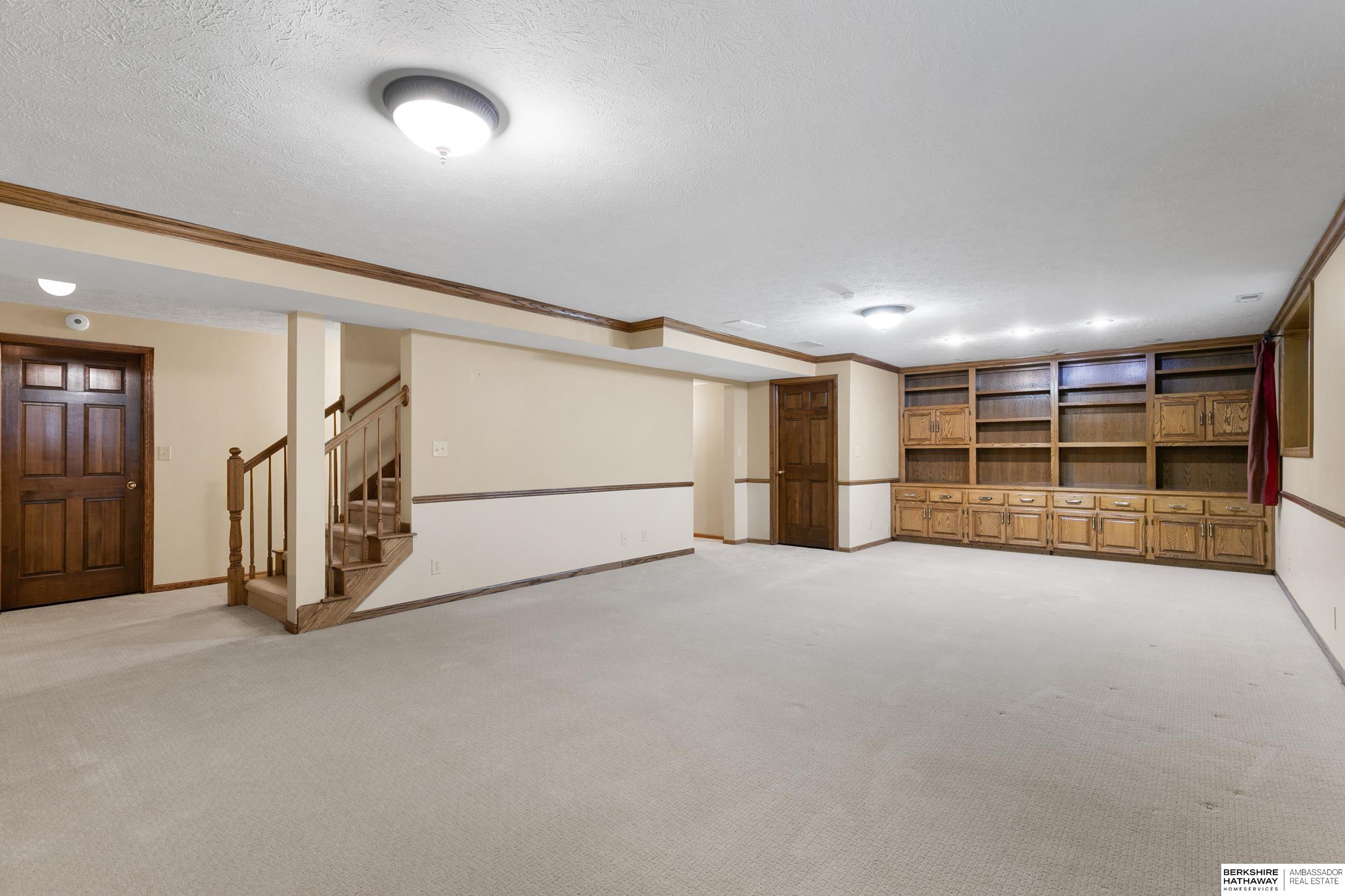 Lincoln, Nebraska 68510, United States, 4 Bedrooms Bedrooms, ,3 BathroomsBathrooms,Residential,Active,160081