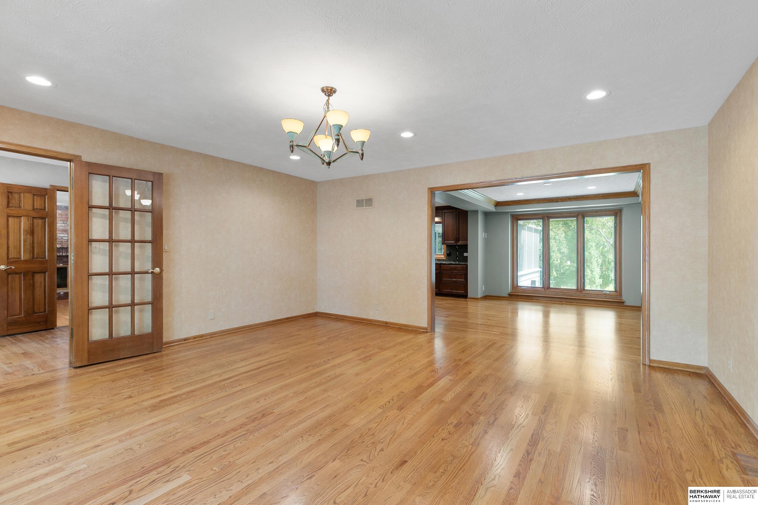 Lincoln, Nebraska 68510, United States, 4 Bedrooms Bedrooms, ,3 BathroomsBathrooms,Residential,Active,160081