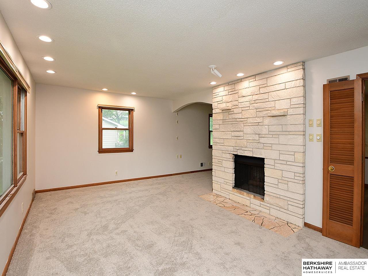 Omaha, Nebraska 68144, United States, 4 Bedrooms Bedrooms, ,3 BathroomsBathrooms,Residential,Active,246913