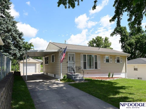 Photo of 9422 Meredith Avenue, Omaha, NE 68134 (MLS # 22617326)