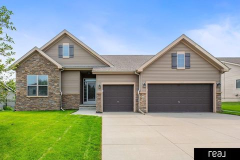 Photo of 17105 chandler Street, Omaha, NE 68136 (MLS # 22528607)