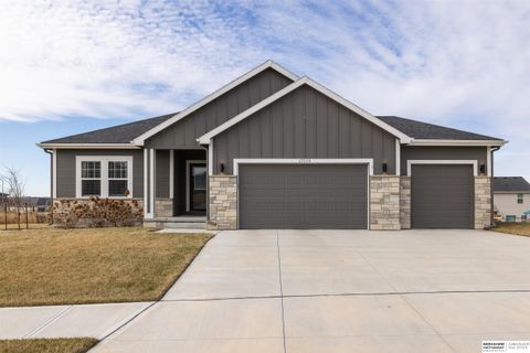 Photo of 17136 Potter Street, Bennington, NE 68007 (MLS # 22601285)