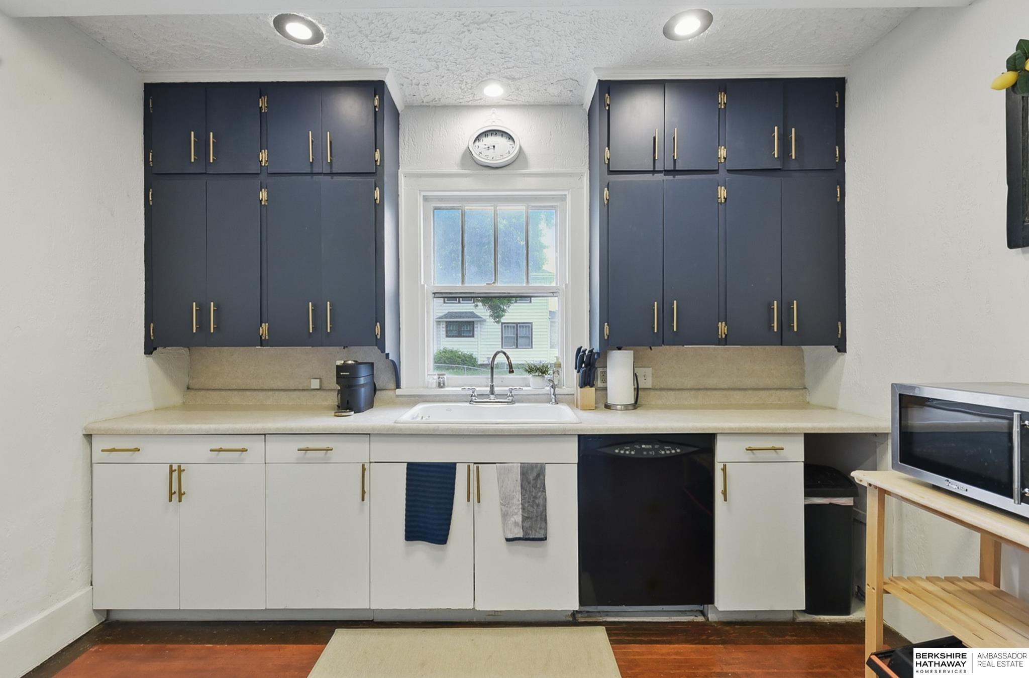 Omaha, Nebraska 68112, United States, 3 Bedrooms Bedrooms, ,2 BathroomsBathrooms,Residential,Pending,135902