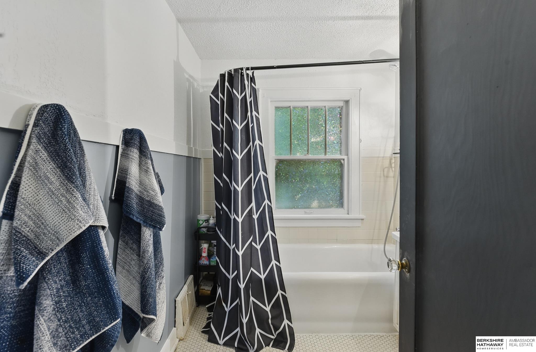 Omaha, Nebraska 68112, United States, 3 Bedrooms Bedrooms, ,2 BathroomsBathrooms,Residential,Pending,135902