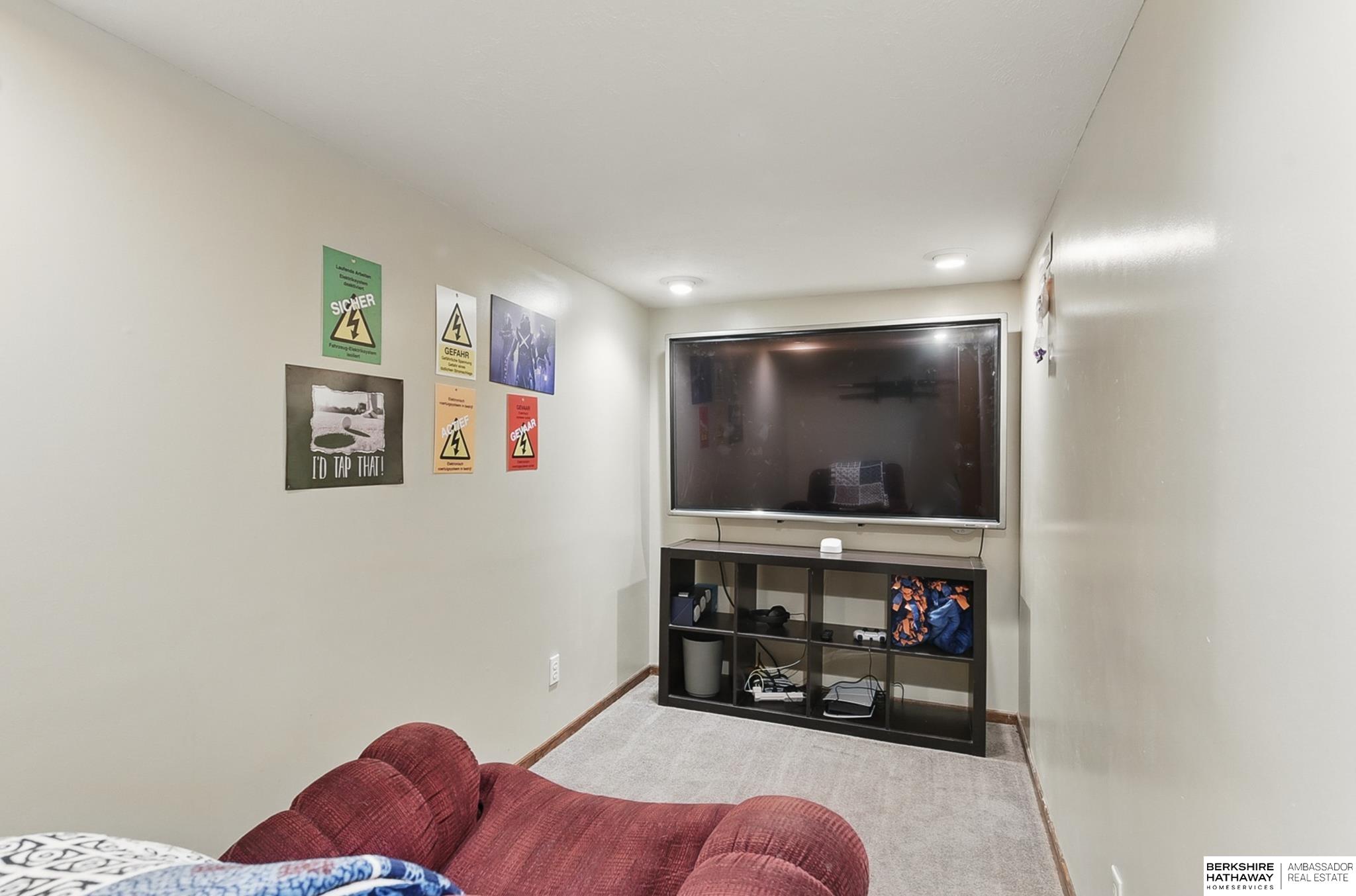 Omaha, Nebraska 68112, United States, 3 Bedrooms Bedrooms, ,2 BathroomsBathrooms,Residential,Pending,135902