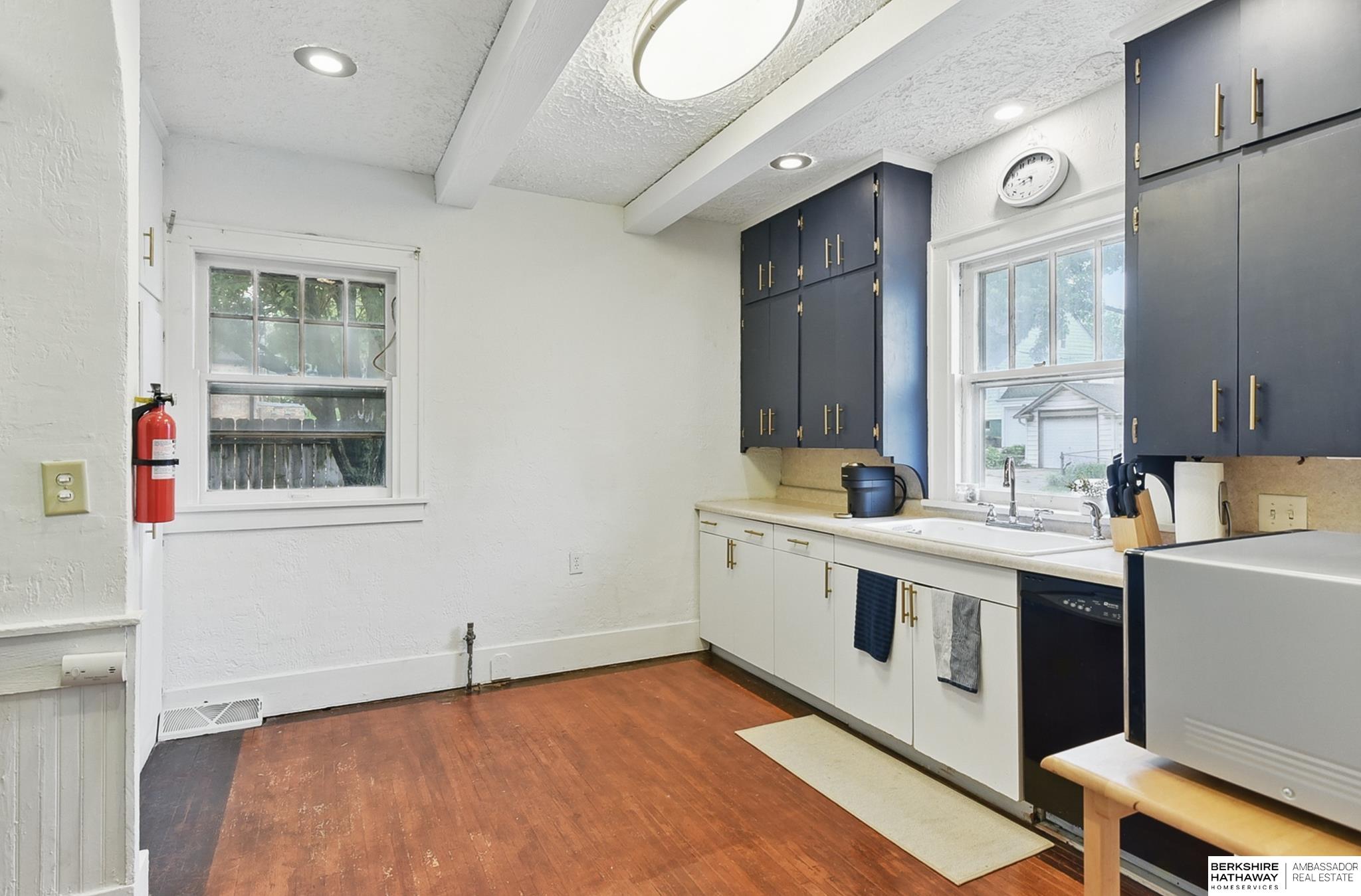 Omaha, Nebraska 68112, United States, 3 Bedrooms Bedrooms, ,2 BathroomsBathrooms,Residential,Pending,135902