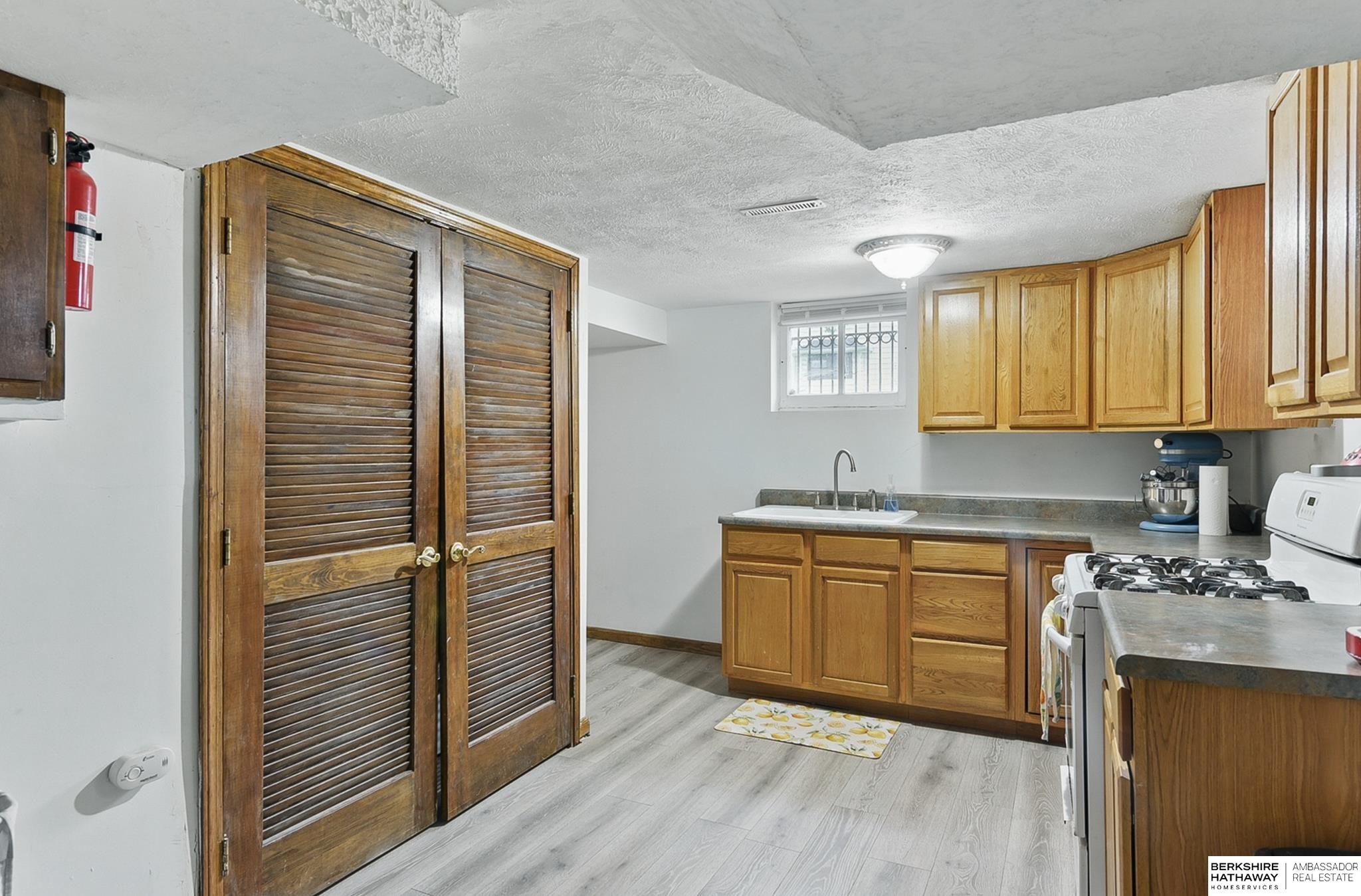 Omaha, Nebraska 68112, United States, 3 Bedrooms Bedrooms, ,2 BathroomsBathrooms,Residential,Pending,135902