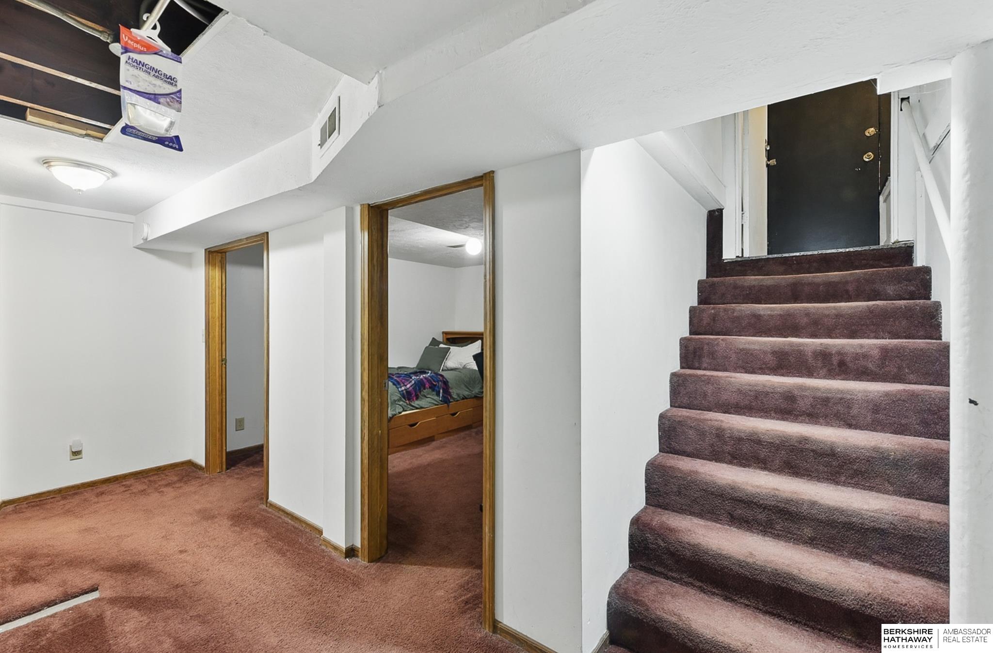 Omaha, Nebraska 68112, United States, 3 Bedrooms Bedrooms, ,2 BathroomsBathrooms,Residential,Pending,135902