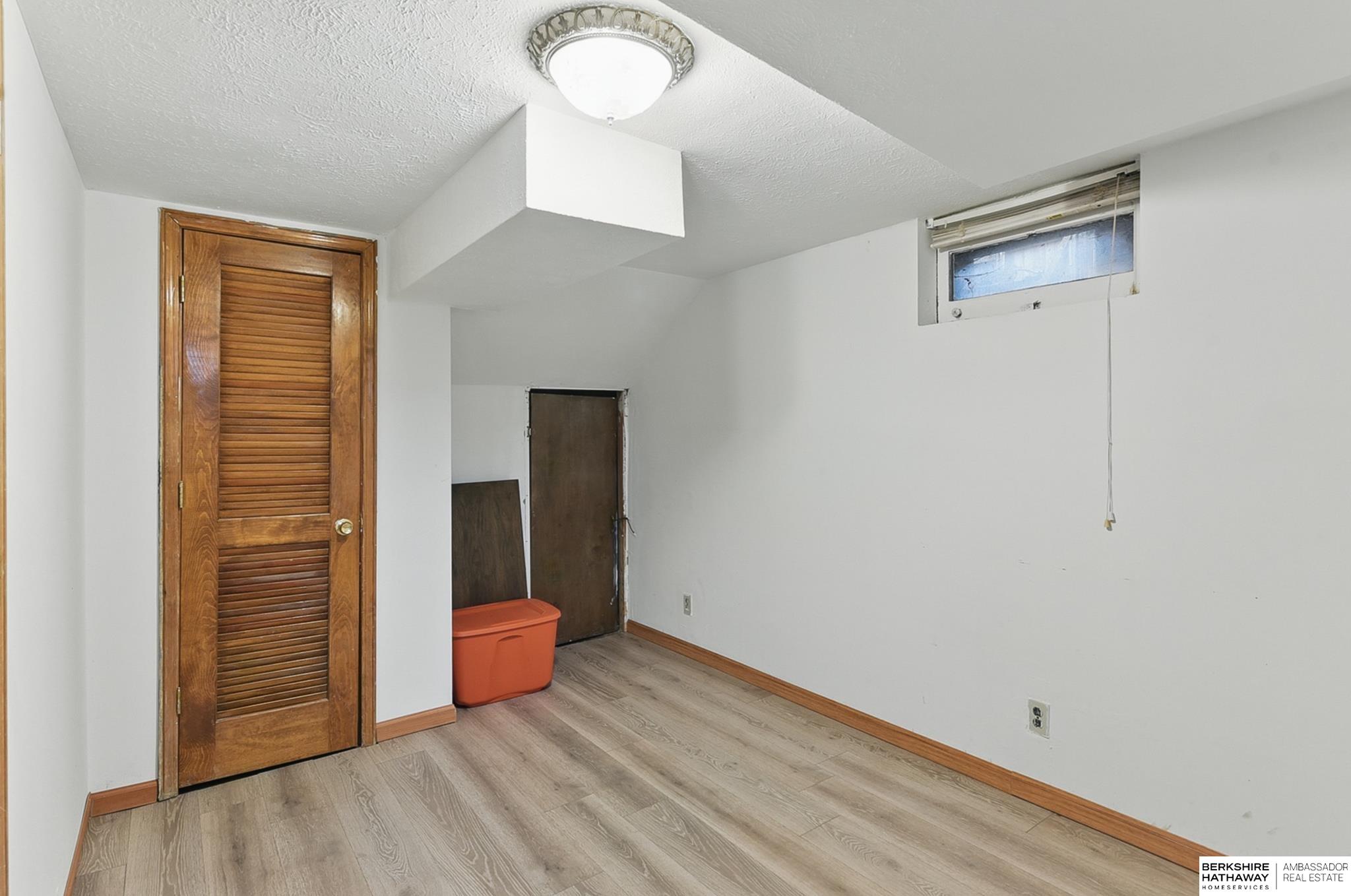 Omaha, Nebraska 68112, United States, 3 Bedrooms Bedrooms, ,2 BathroomsBathrooms,Residential,Pending,135902