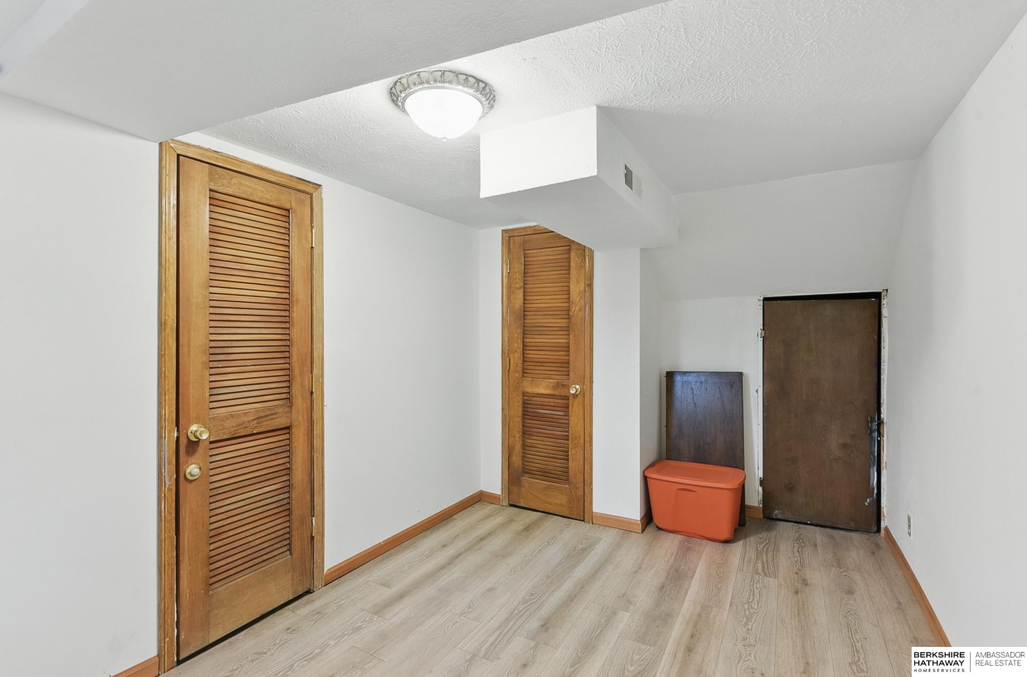 Omaha, Nebraska 68112, United States, 3 Bedrooms Bedrooms, ,2 BathroomsBathrooms,Residential,Pending,135902