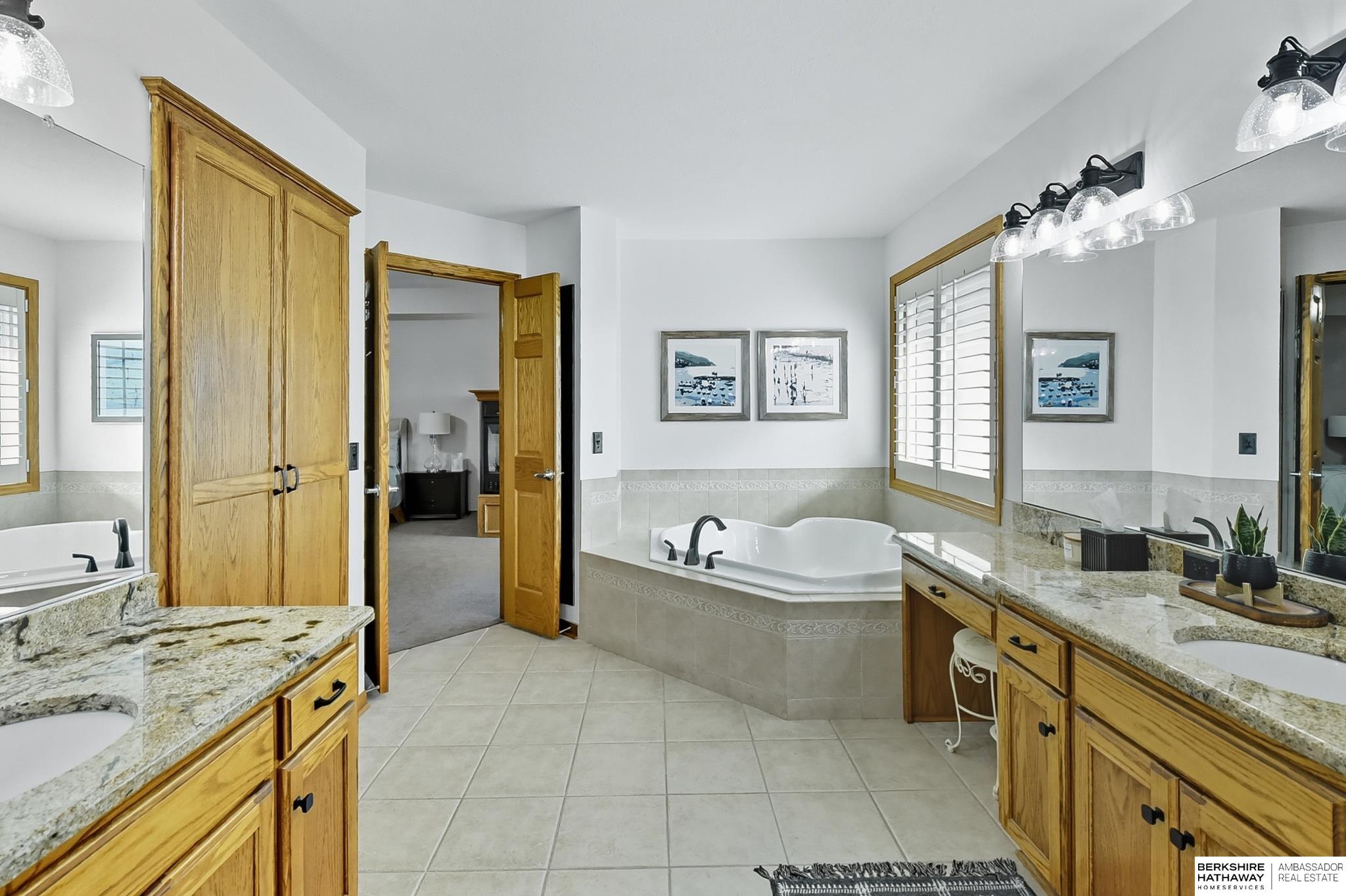 Omaha, Nebraska 68116, United States, 5 Bedrooms Bedrooms, ,4 BathroomsBathrooms,Residential,Active,213041