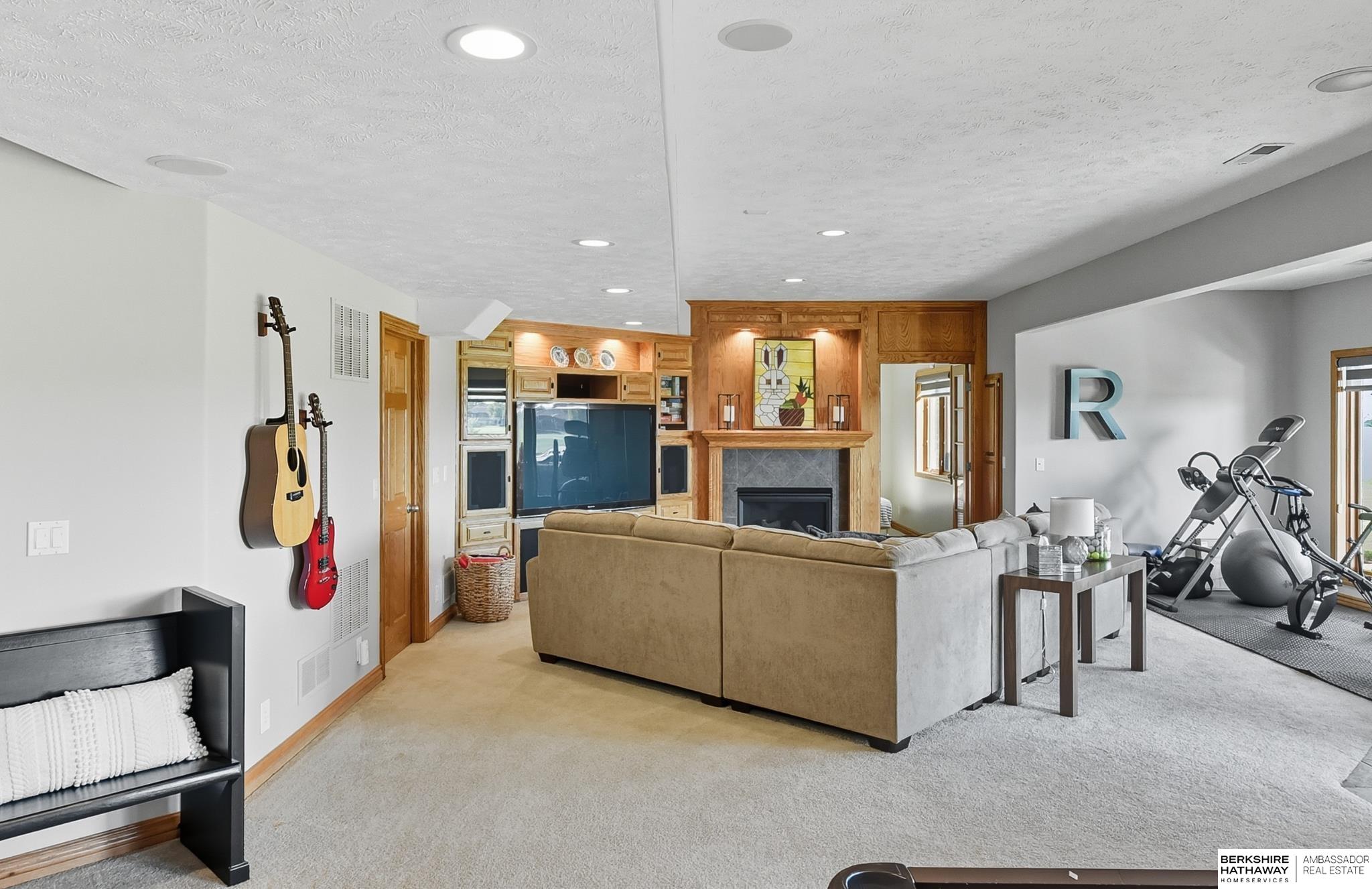 Omaha, Nebraska 68116, United States, 5 Bedrooms Bedrooms, ,4 BathroomsBathrooms,Residential,Active,213041