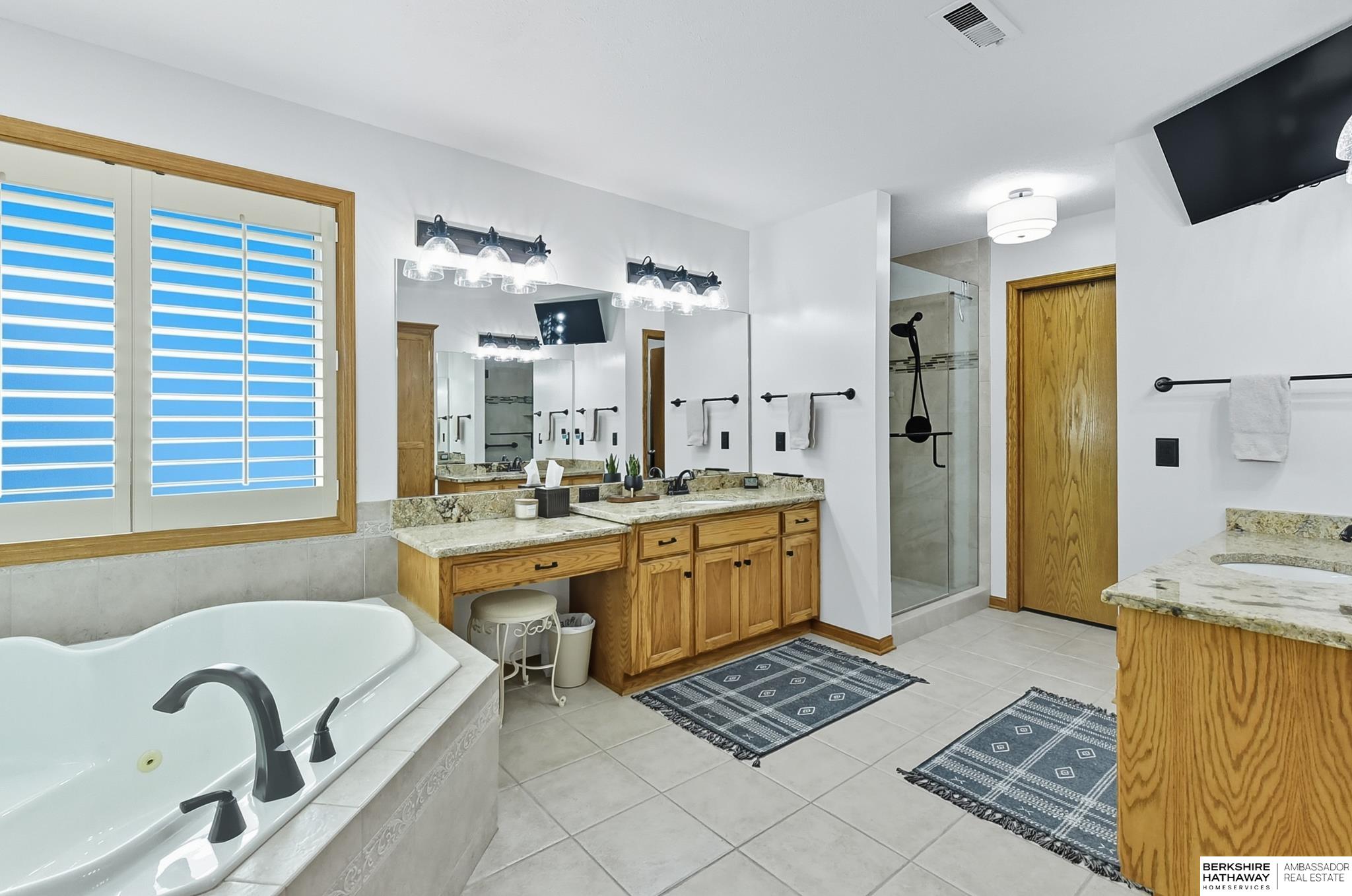 Omaha, Nebraska 68116, United States, 5 Bedrooms Bedrooms, ,4 BathroomsBathrooms,Residential,Active,213041