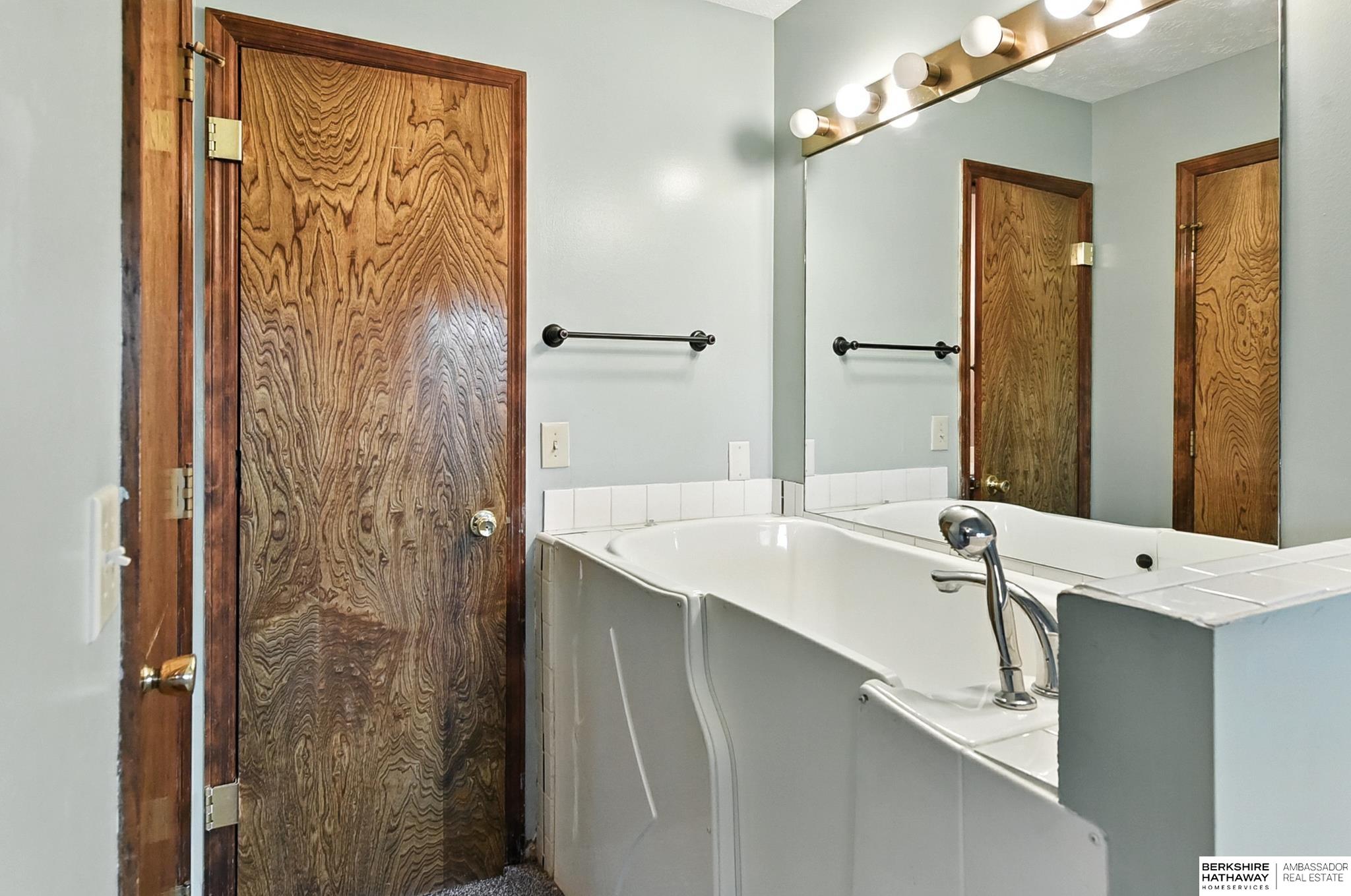 Omaha, Nebraska 68144, United States, 2 Bedrooms Bedrooms, ,2 BathroomsBathrooms,Residential,Active,203901