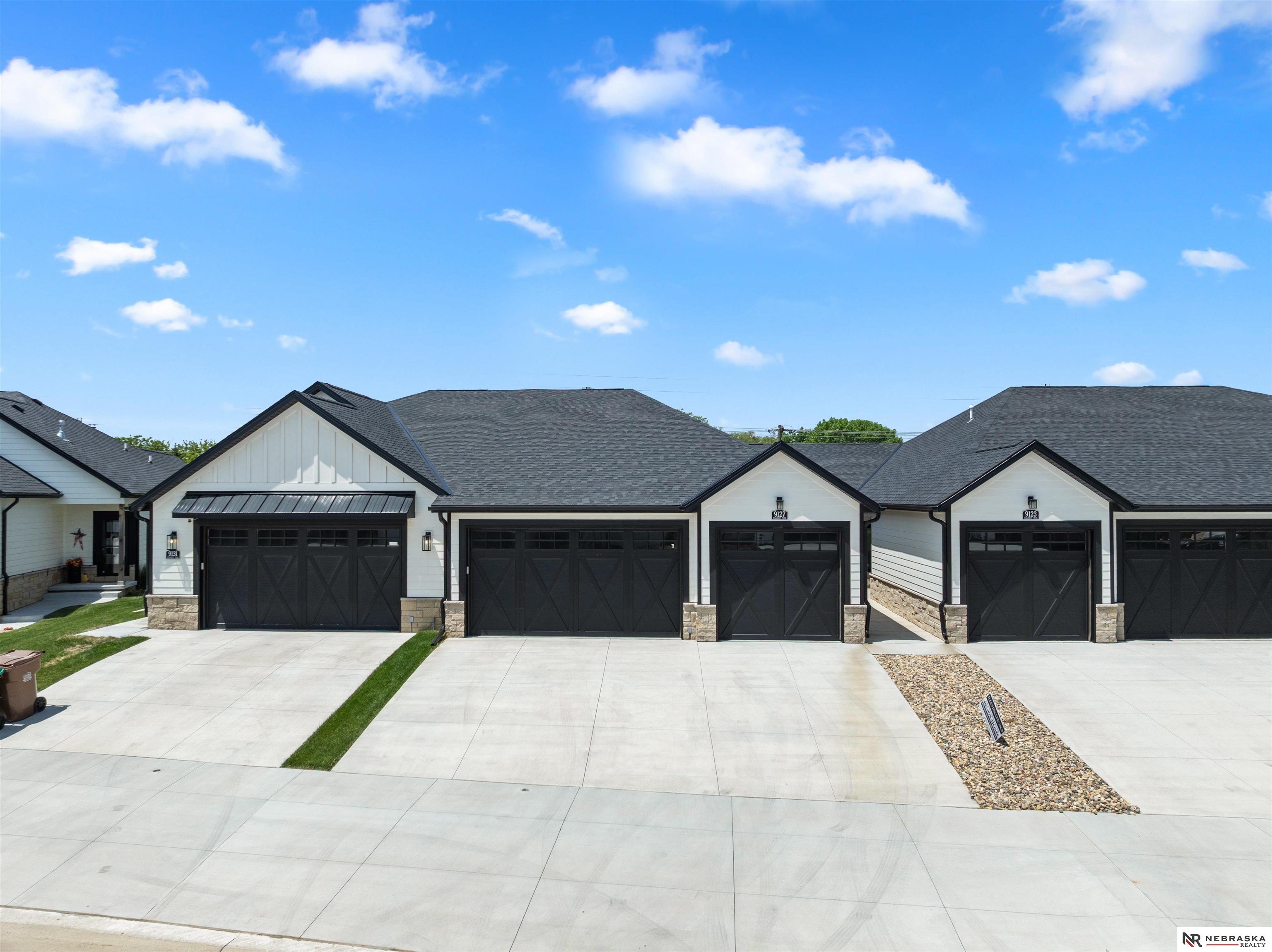 Photo 1 of 29 — 9127 Hillcrest Trail, Lincoln, NE 68520