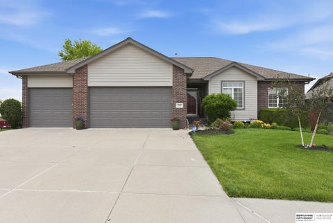 Photo of 15450 Briar Street, Omaha, NE 68138 (MLS # 22615470)