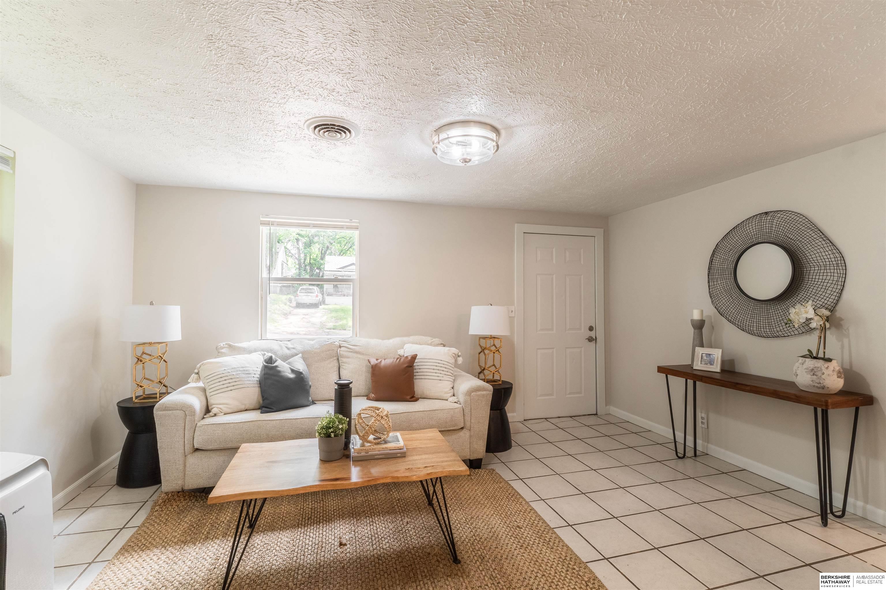 Omaha, Nebraska 68111, United States, 2 Bedrooms Bedrooms, ,1 BathroomBathrooms,Residential,Pending,162806