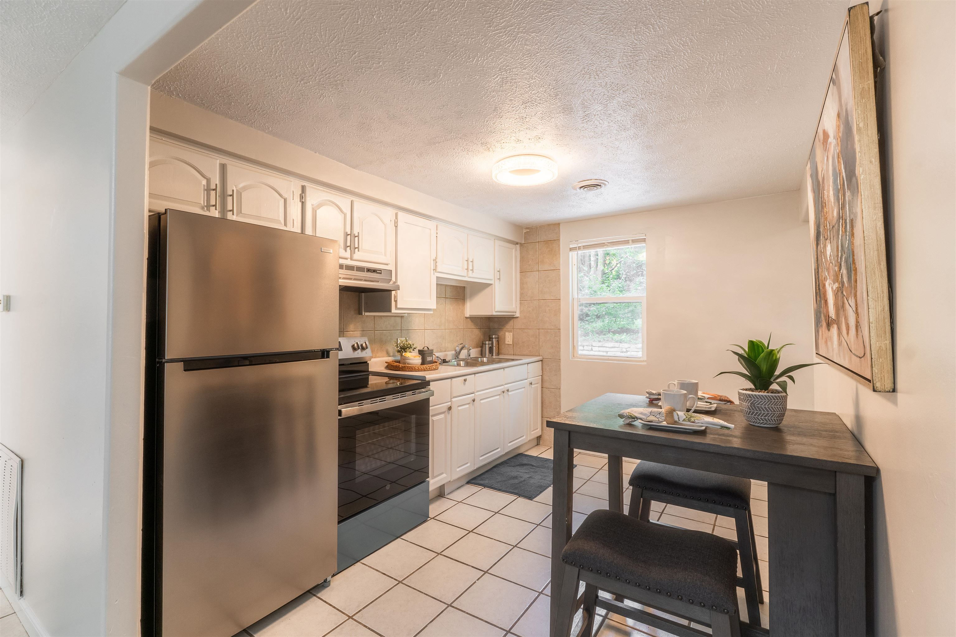 Omaha, Nebraska 68111, United States, 2 Bedrooms Bedrooms, ,1 BathroomBathrooms,Residential,Pending,162806