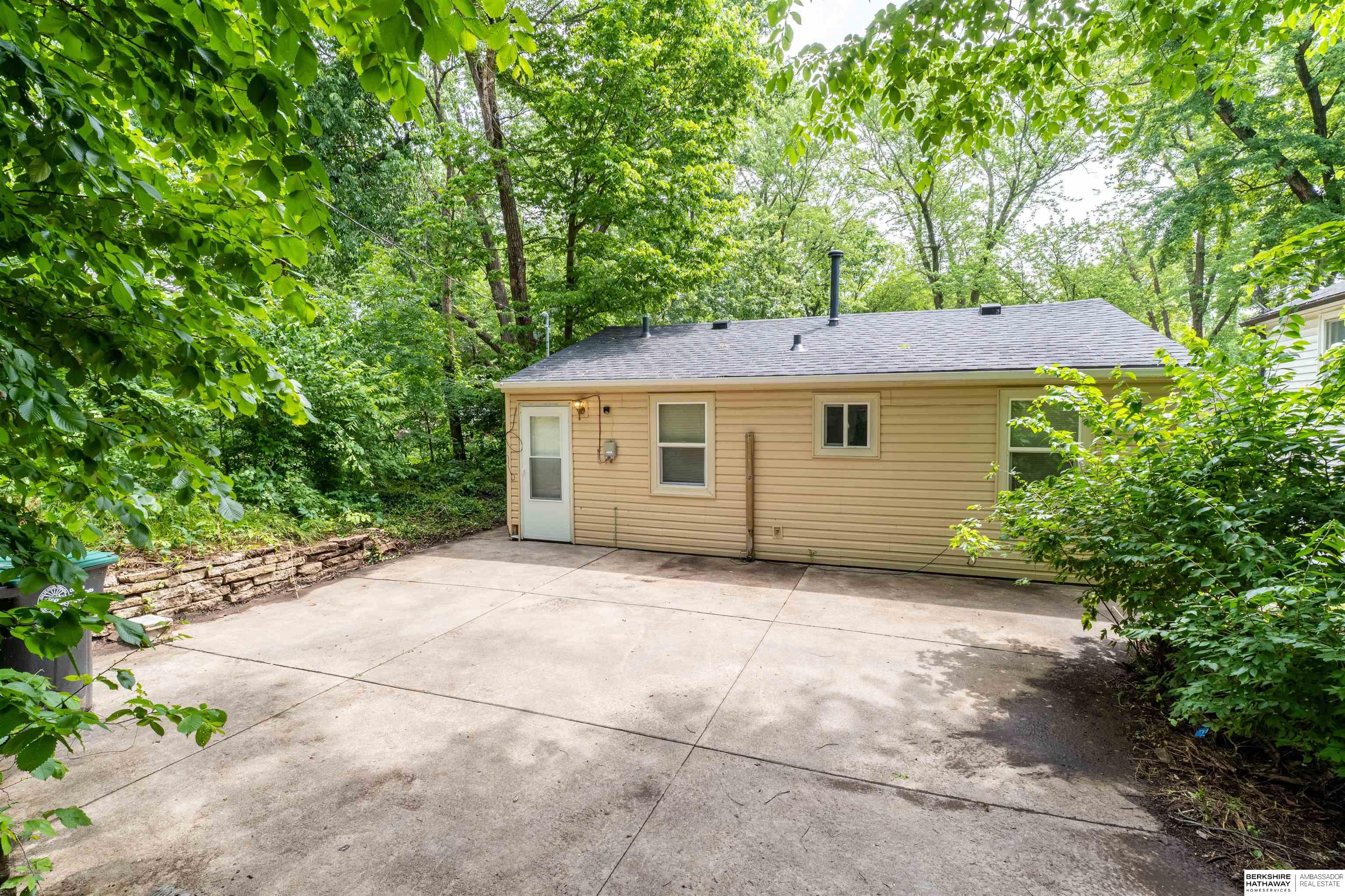 Omaha, Nebraska 68111, United States, 2 Bedrooms Bedrooms, ,1 BathroomBathrooms,Residential,Pending,162806