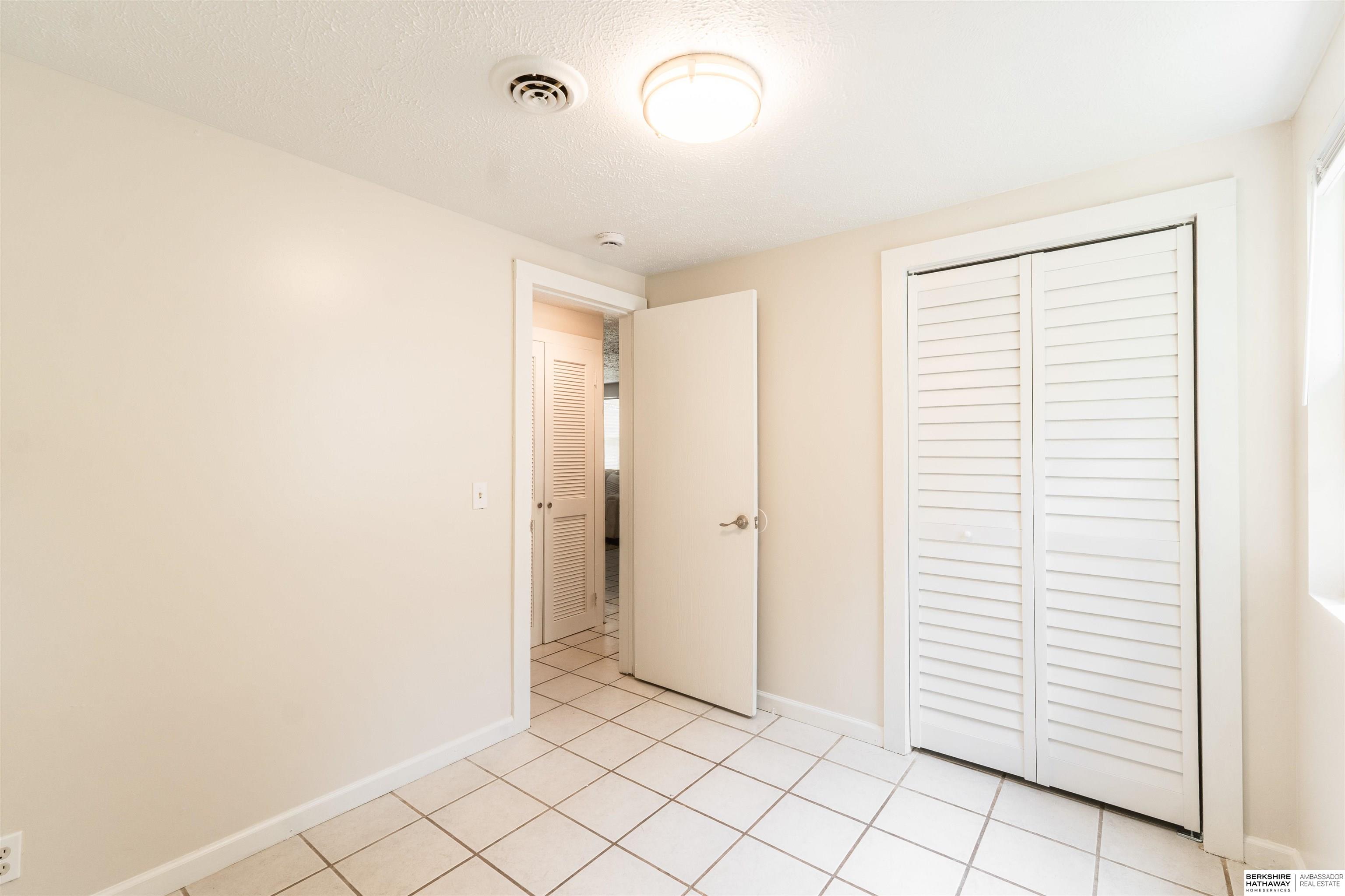 Omaha, Nebraska 68111, United States, 2 Bedrooms Bedrooms, ,1 BathroomBathrooms,Residential,Pending,162806