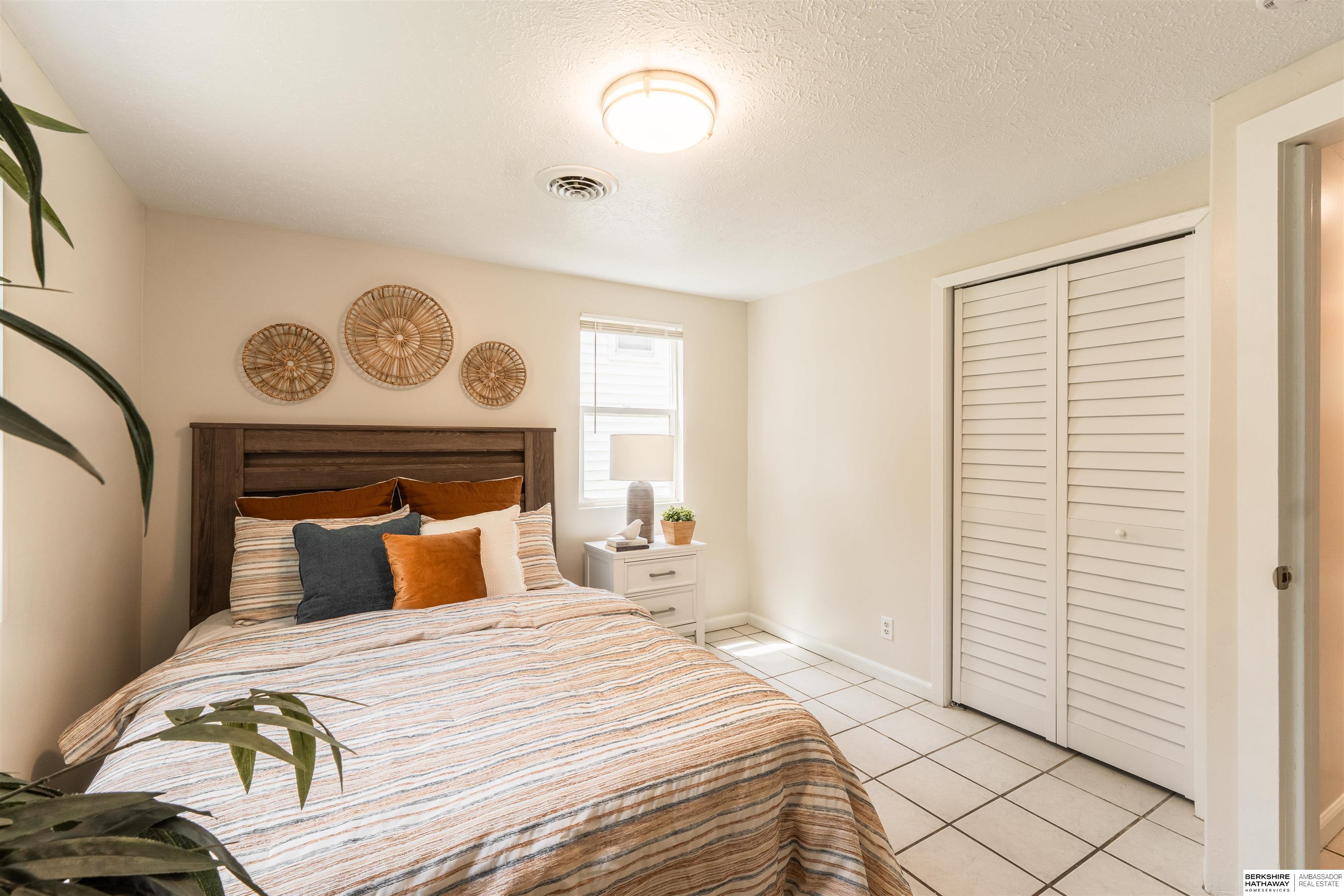 Omaha, Nebraska 68111, United States, 2 Bedrooms Bedrooms, ,1 BathroomBathrooms,Residential,Pending,162806