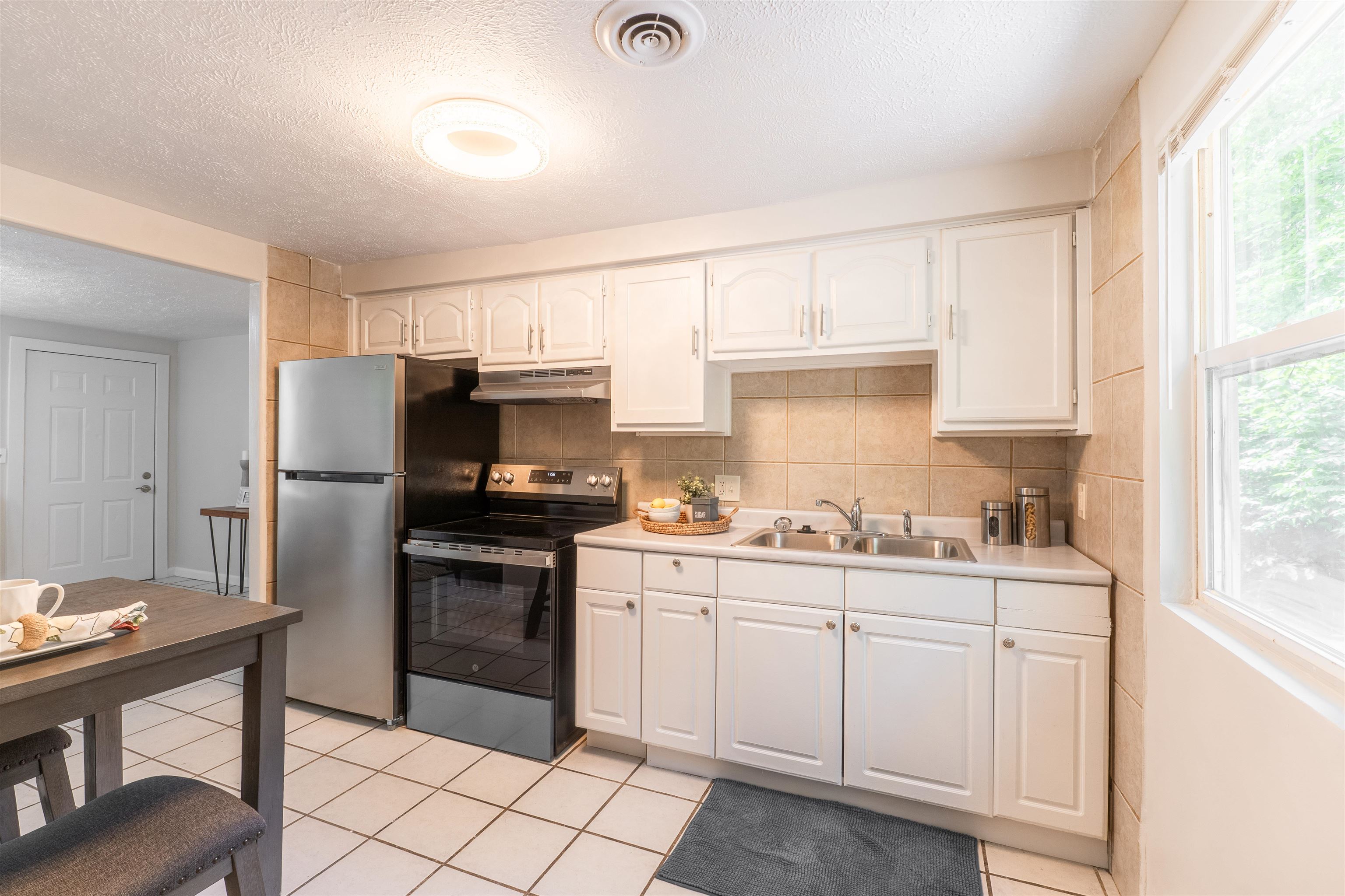 Omaha, Nebraska 68111, United States, 2 Bedrooms Bedrooms, ,1 BathroomBathrooms,Residential,Pending,162806