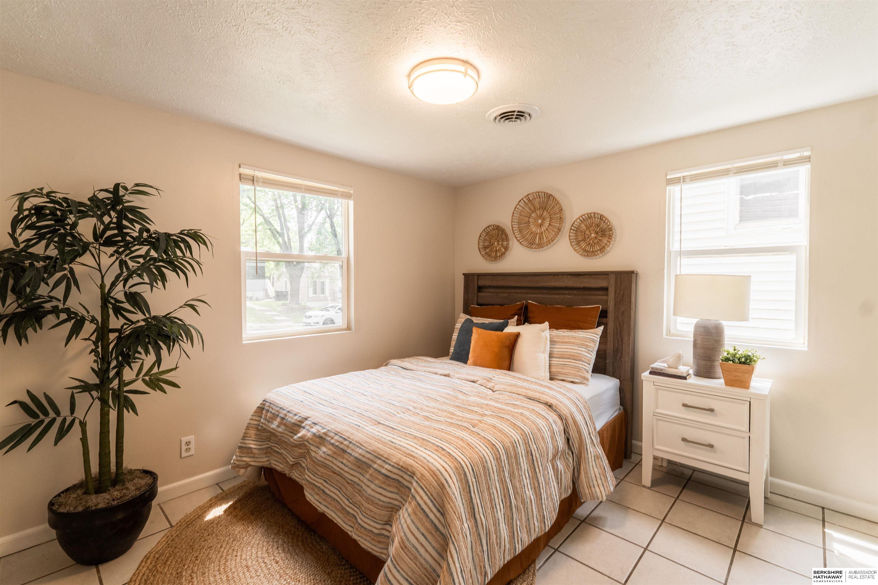 Omaha, Nebraska 68111, United States, 2 Bedrooms Bedrooms, ,1 BathroomBathrooms,Residential,Pending,162806