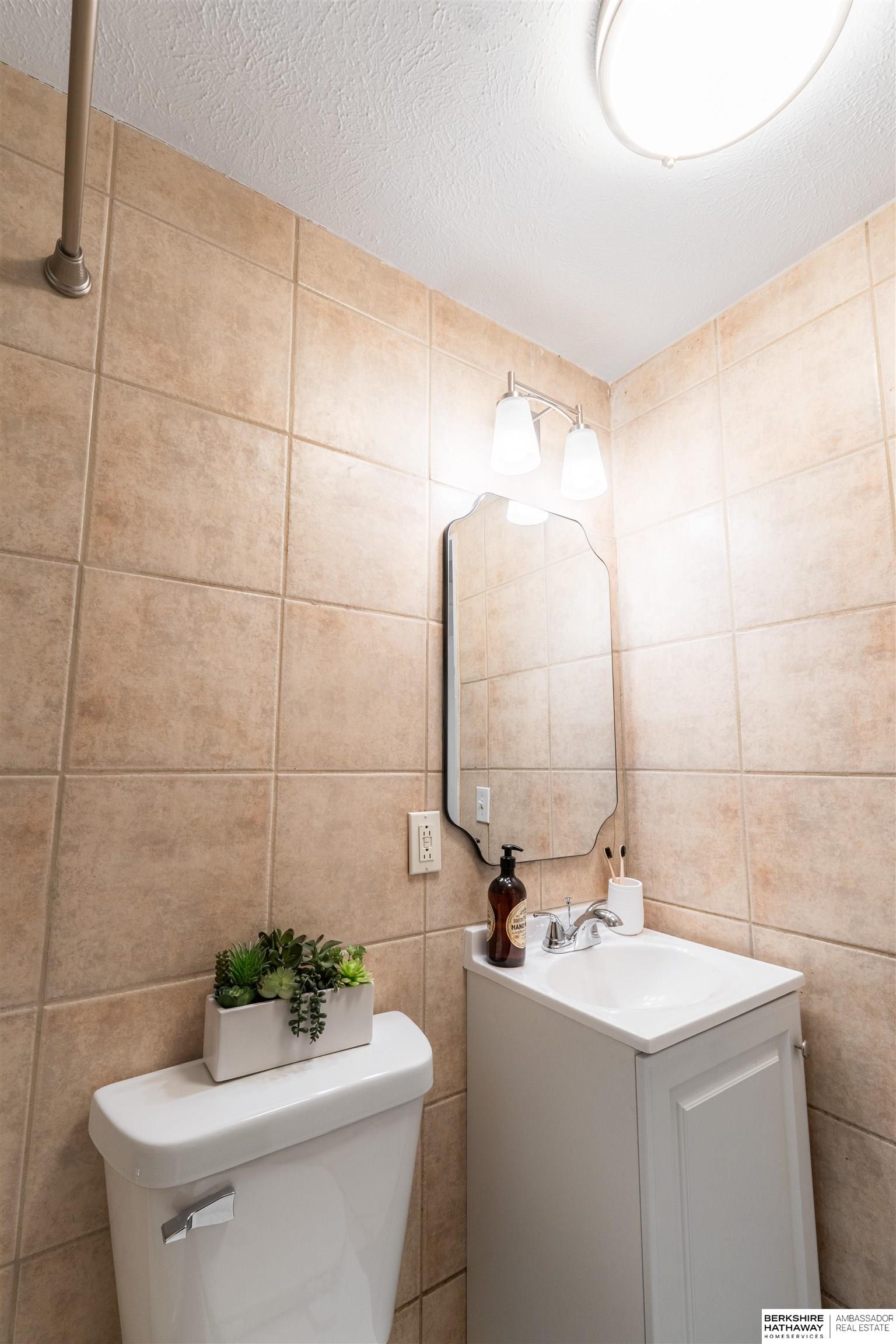 Omaha, Nebraska 68111, United States, 2 Bedrooms Bedrooms, ,1 BathroomBathrooms,Residential,Pending,162806