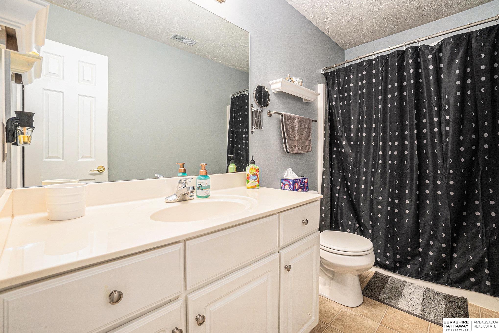 Omaha, Nebraska 68135, United States, 5 Bedrooms Bedrooms, ,3 BathroomsBathrooms,Residential,Active,175524