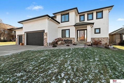 Photo of 18911 Leavenworth Street, Elkhorn, NE 68022 (MLS # 22604967)