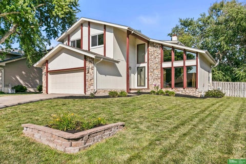 Photo of 7013 S 140th Avenue, Omaha, NE 68138 (MLS # 22624811)