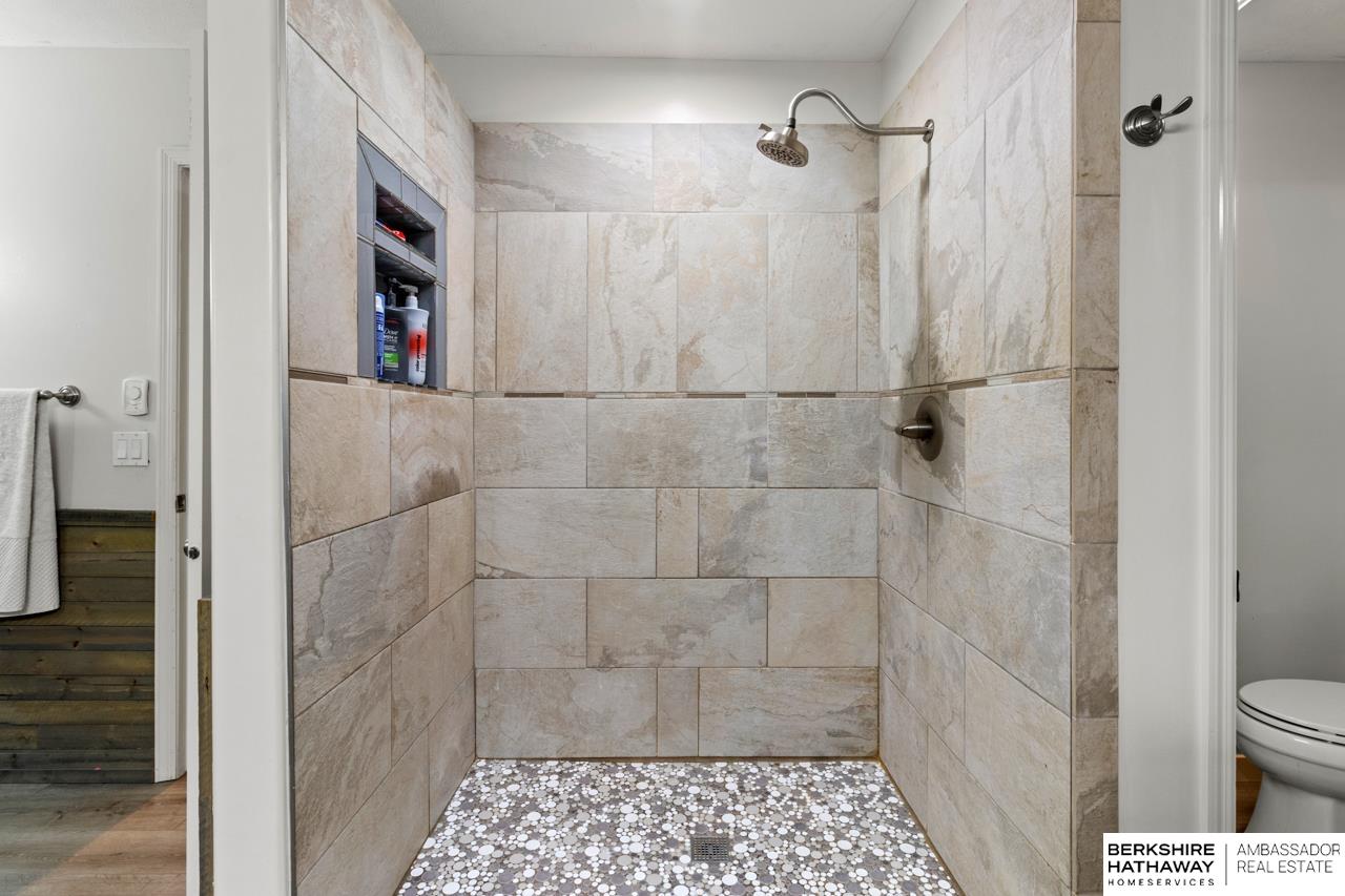 Omaha, Nebraska 68184, United States, 4 Bedrooms Bedrooms, ,3 BathroomsBathrooms,Residential,Pending,154833