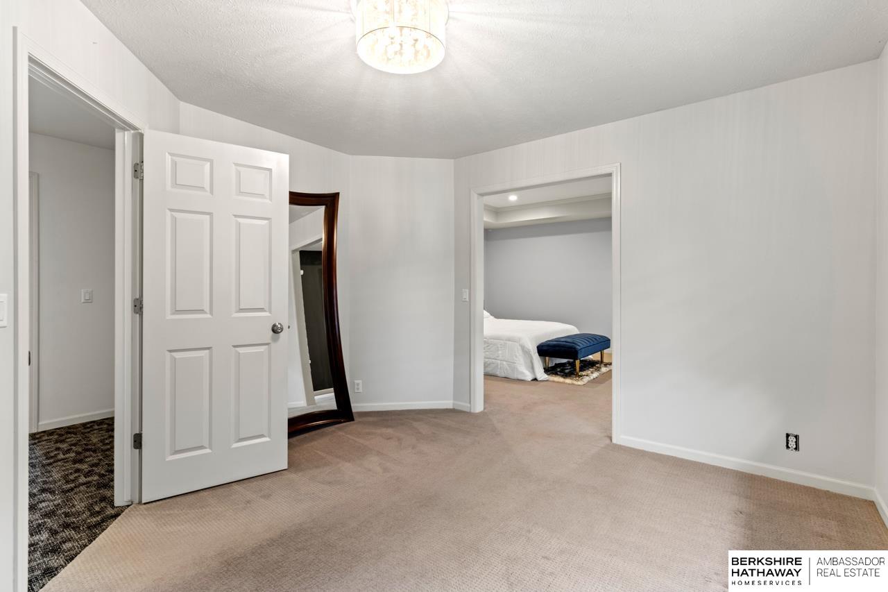 Omaha, Nebraska 68184, United States, 4 Bedrooms Bedrooms, ,3 BathroomsBathrooms,Residential,Pending,154833