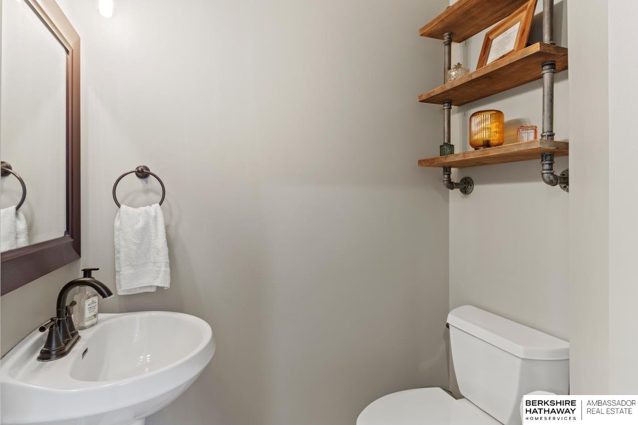 Omaha, Nebraska 68184, United States, 4 Bedrooms Bedrooms, ,3 BathroomsBathrooms,Residential,Pending,154833