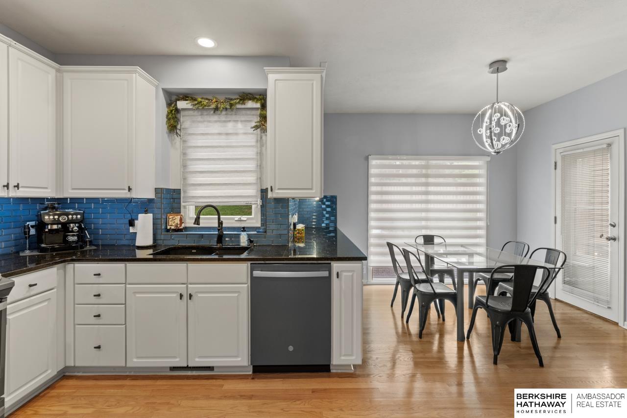 Omaha, Nebraska 68184, United States, 4 Bedrooms Bedrooms, ,3 BathroomsBathrooms,Residential,Pending,154833