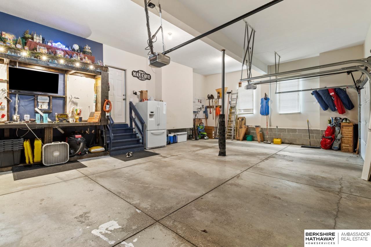 Omaha, Nebraska 68184, United States, 4 Bedrooms Bedrooms, ,3 BathroomsBathrooms,Residential,Pending,154833