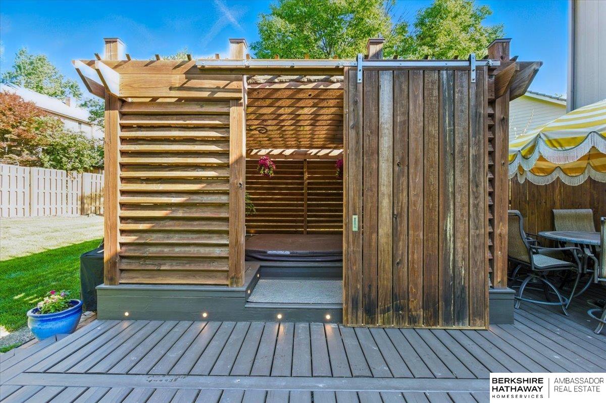 Omaha, Nebraska 68184, United States, 4 Bedrooms Bedrooms, ,3 BathroomsBathrooms,Residential,Pending,154833