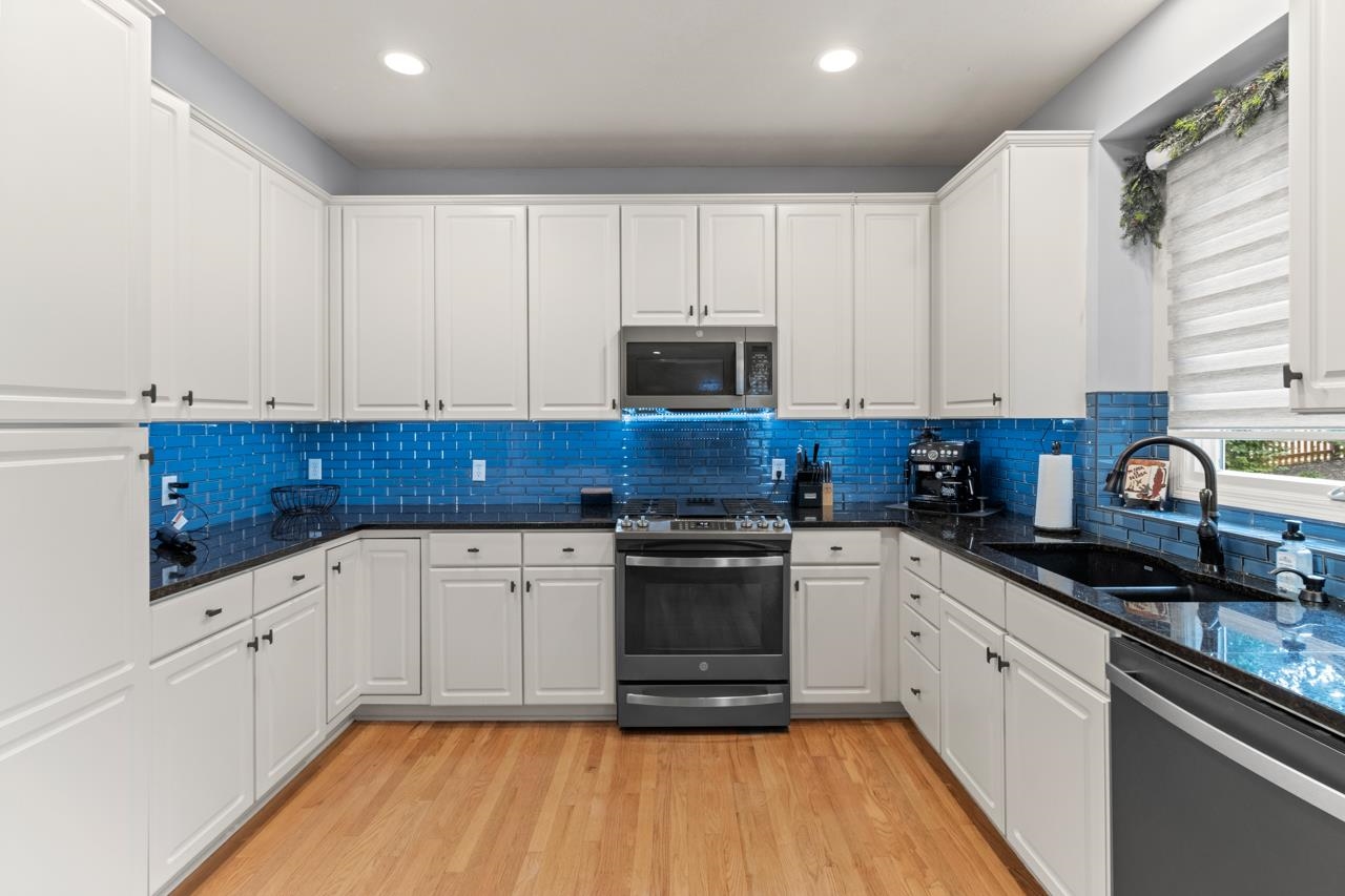 Omaha, Nebraska 68184, United States, 4 Bedrooms Bedrooms, ,3 BathroomsBathrooms,Residential,Pending,154833